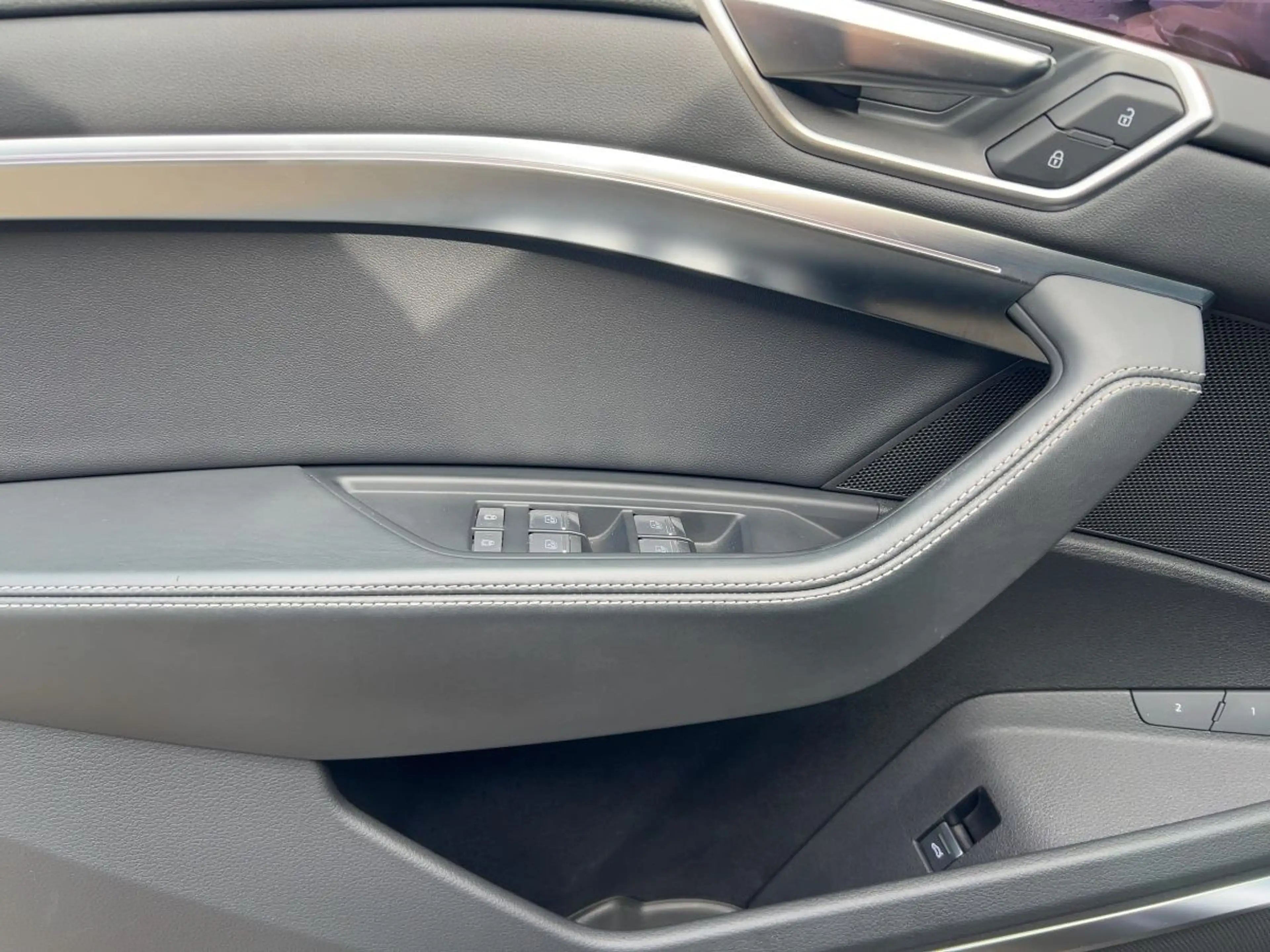 Audi Q8 e-tron 55 quattro S line B&O Navi LM22 Matrix — photo 13