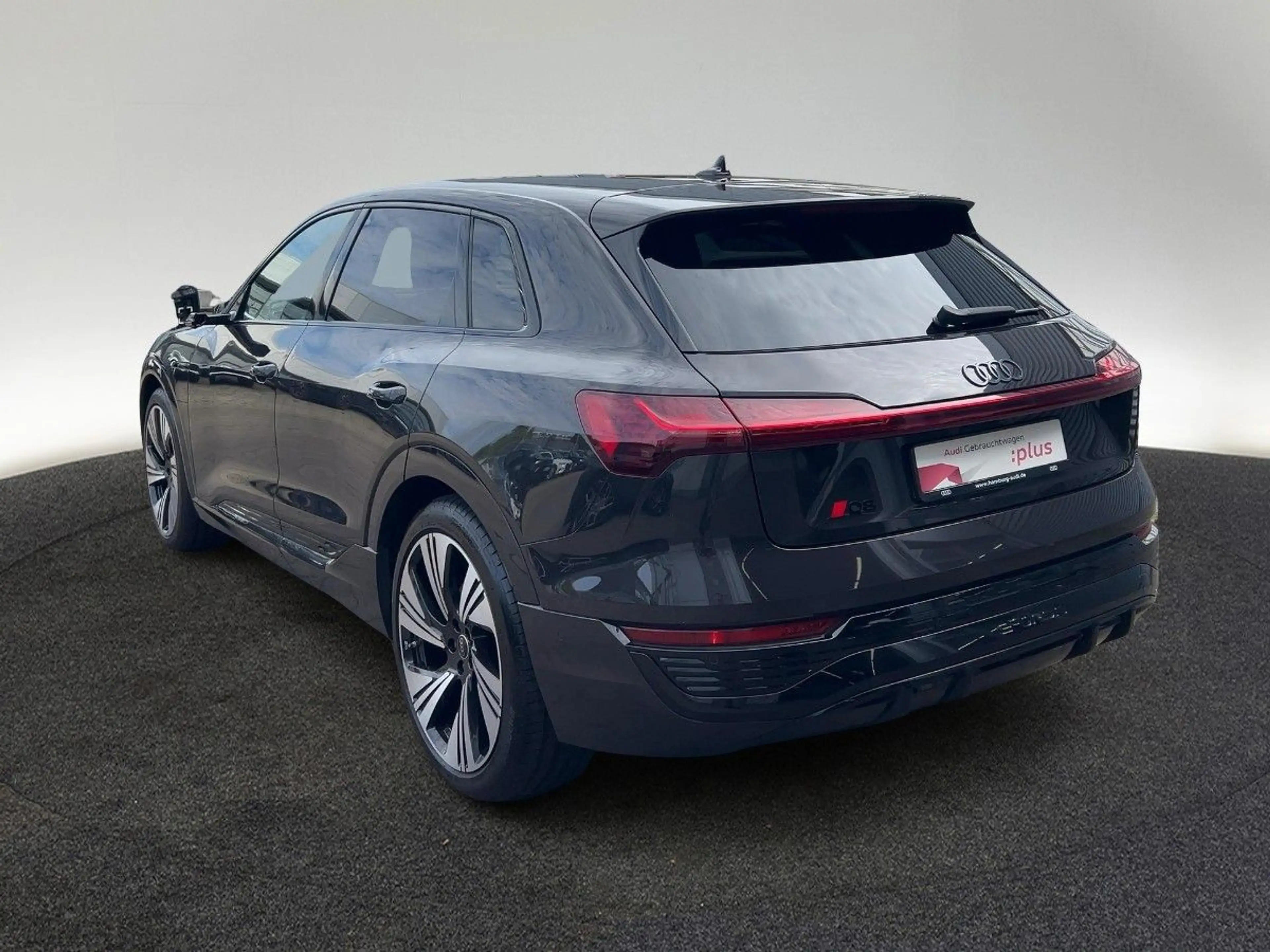 Audi Q8 e-tron 55 quattro S line B&O Navi LM22 Matrix — photo 3