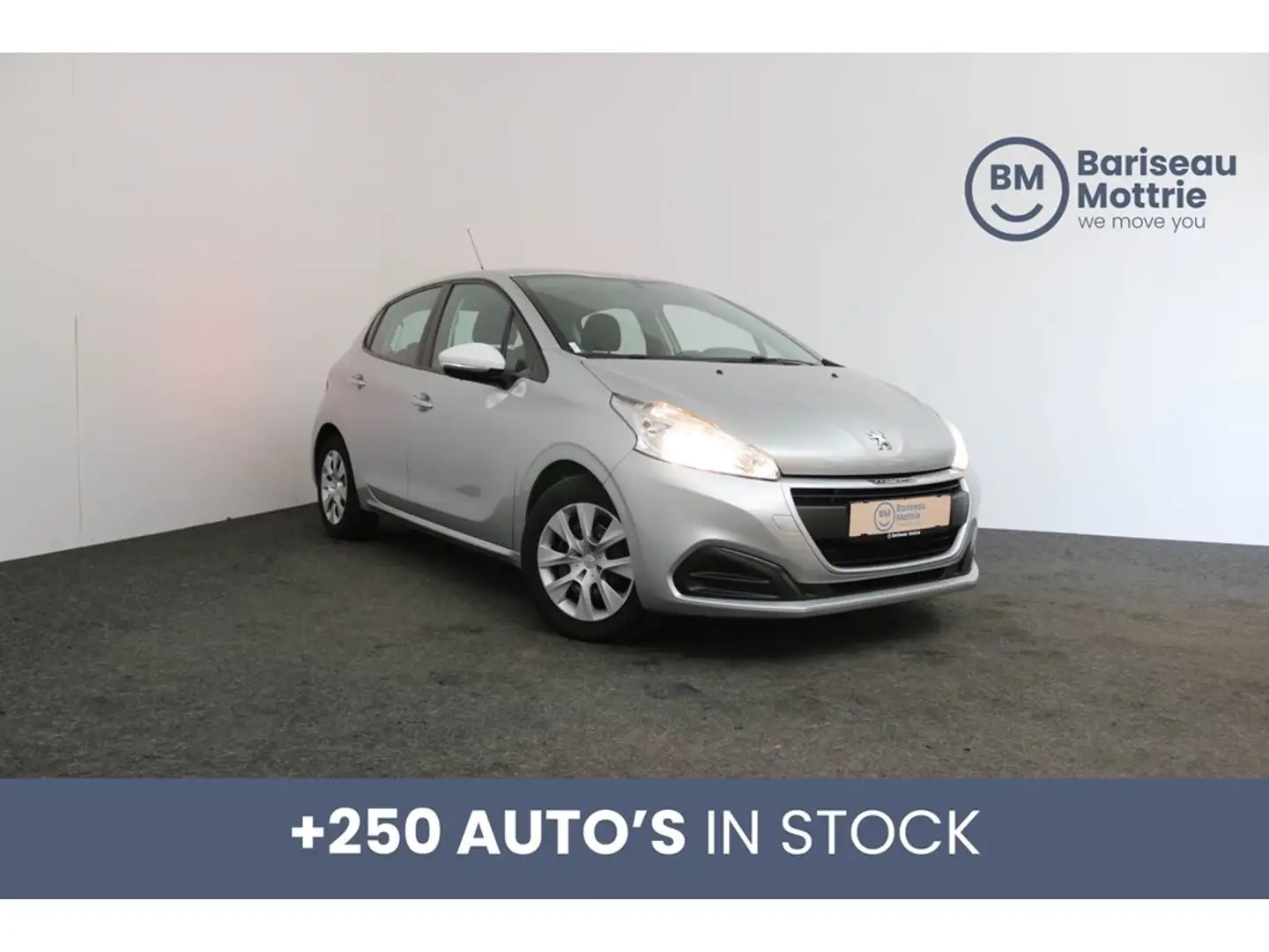 Peugeot 208 LIKE 1.2 BENZINE *RADIO-CD*CRUISE CONTROL*AIRCO* Silber - 1