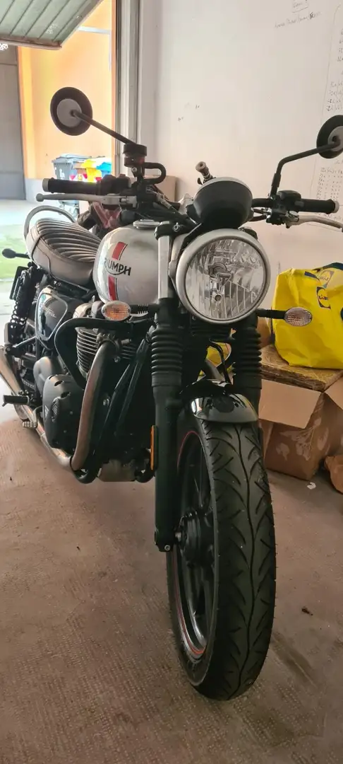 Triumph Street Twin Grigio - 1
