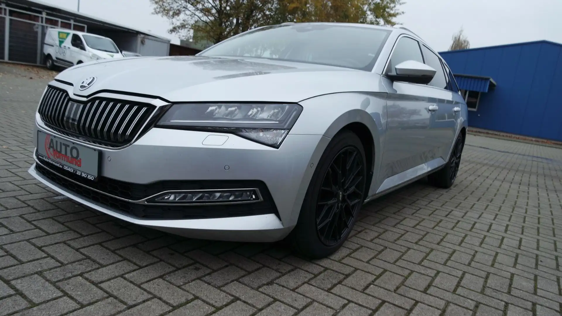 Skoda Superb Combi Style, LEDER, PANORAMA, ACC, AHK Silber - 1