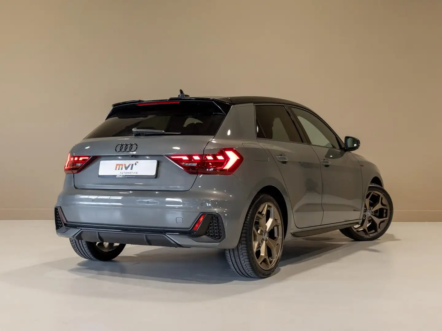 Audi A1 Sportback 30 TFSI edition one 2x S-Line / 116pk / Grey - 2