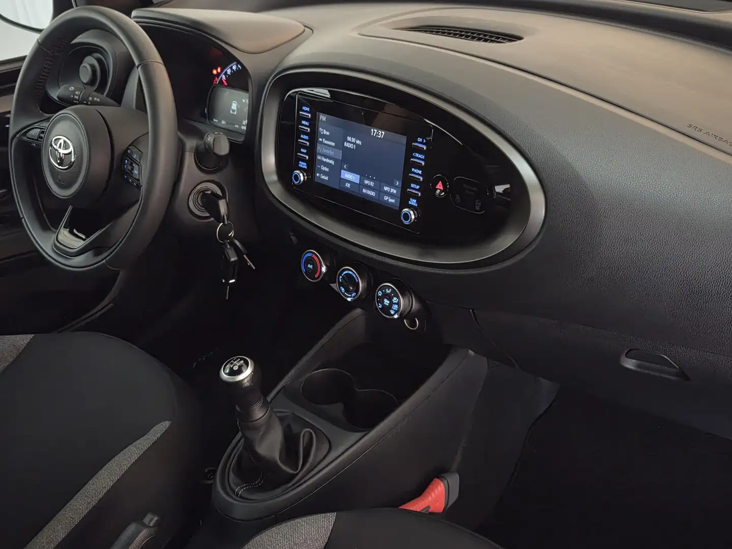 Toyota Aygo X 1.0 VVT-i MT Play | Parkeercamera | Apple-Android Noir - 2