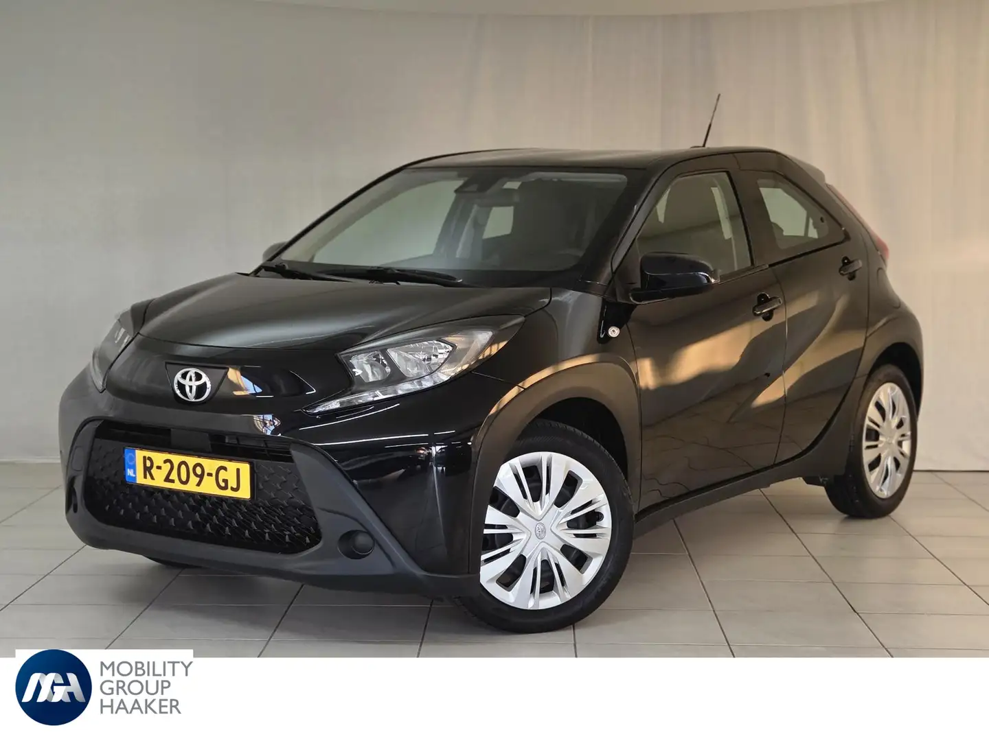 Toyota Aygo X 1.0 VVT-i MT Play | Parkeercamera | Apple-Android Noir - 1