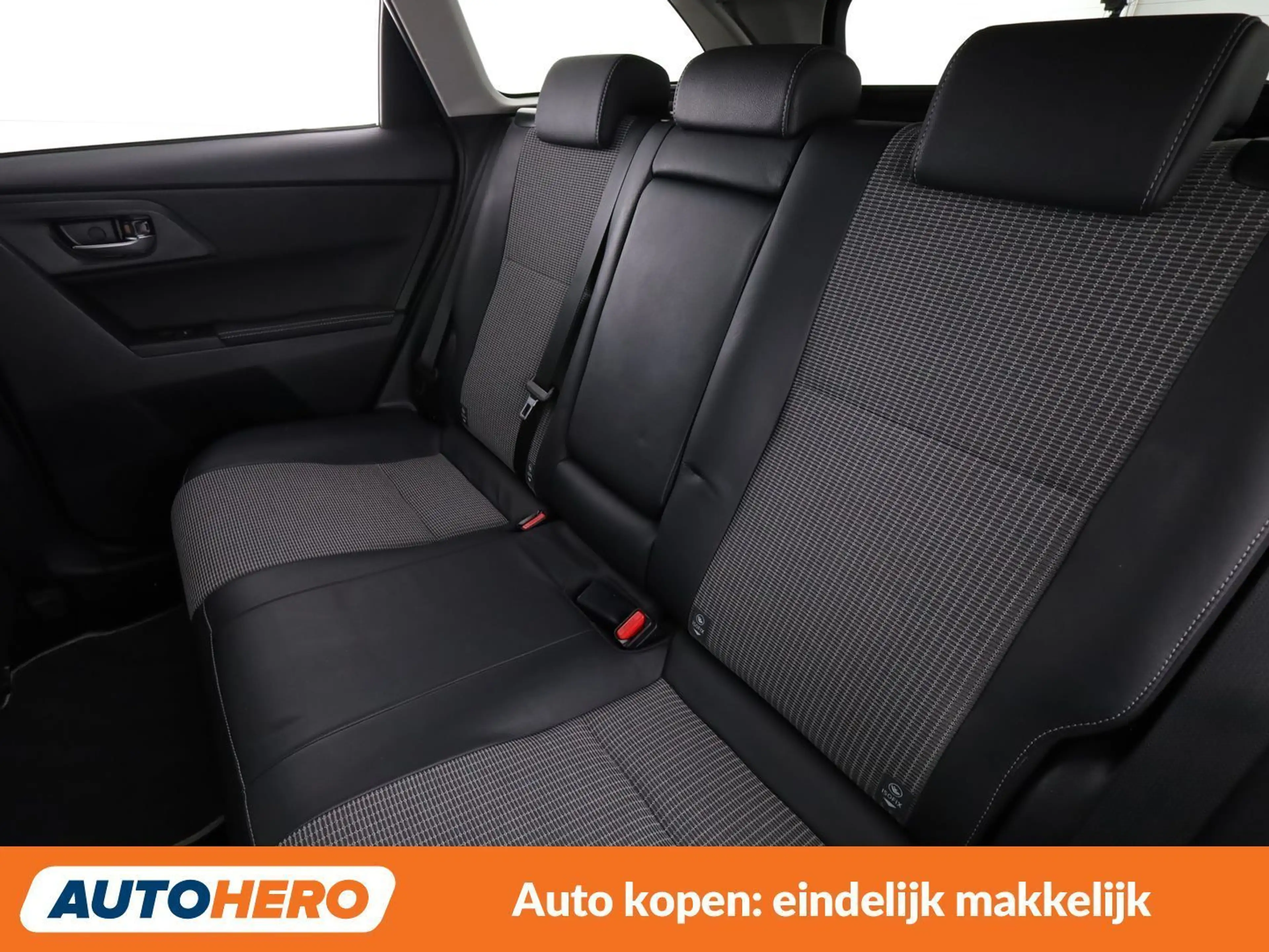 Toyota Auris 1.8 Hybrid Executive — photo 14