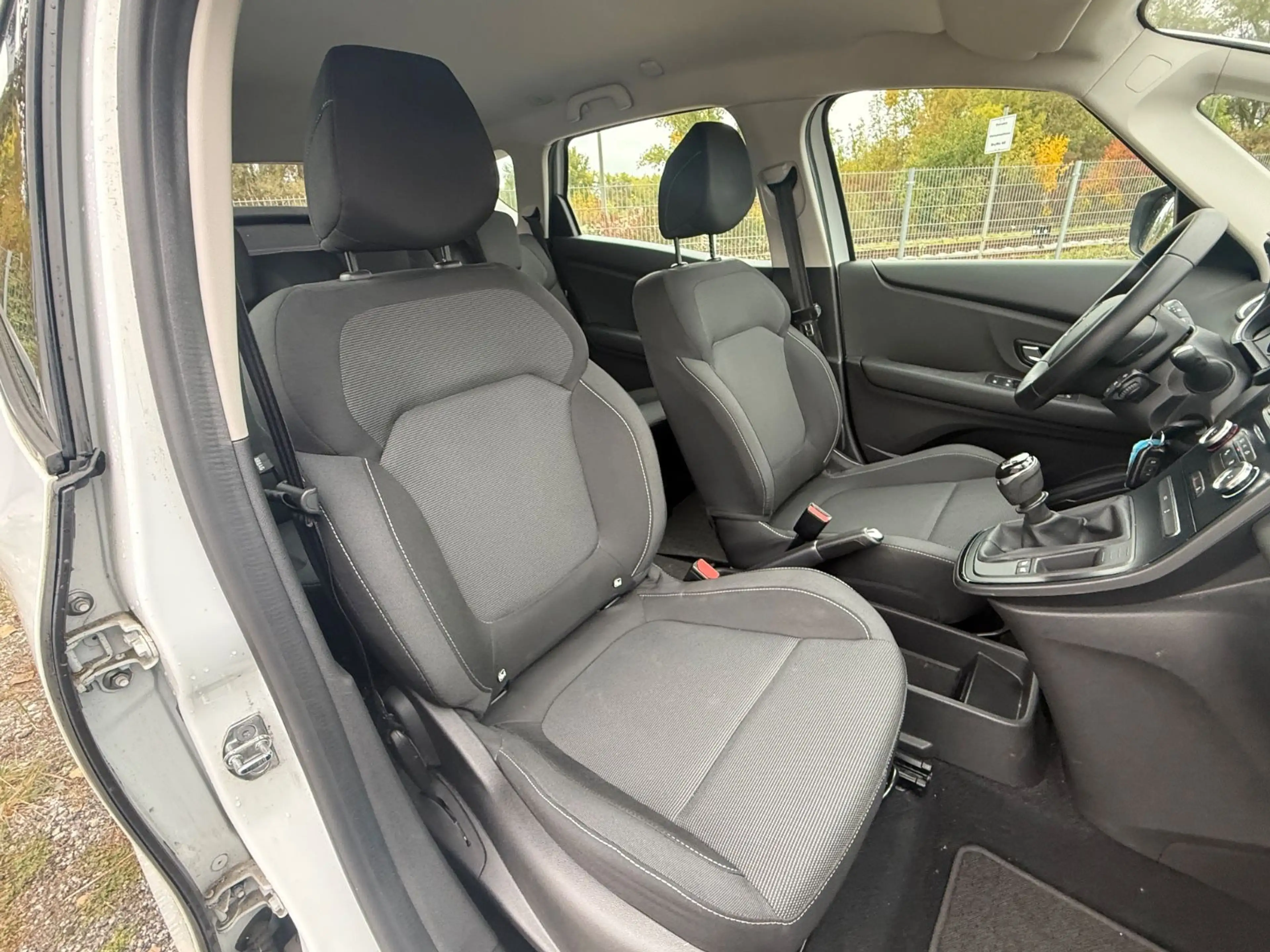 Renault Scenic IV Life 1.2 TCE*BT*Tempo*PDC*TÜV 03/28 — photo 11