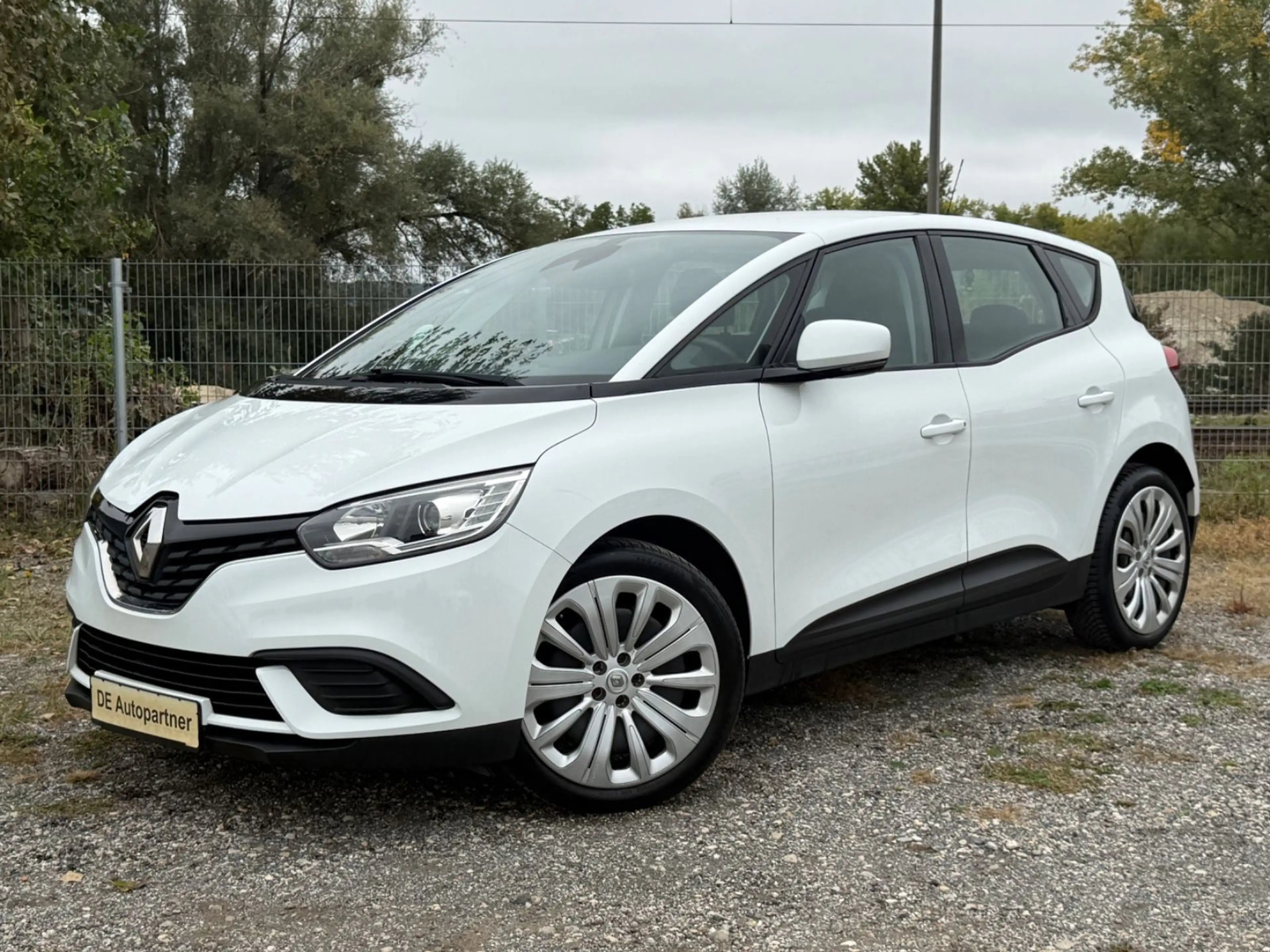 Renault Scenic IV Life 1.2 TCE*BT*Tempo*PDC*TÜV 03/28