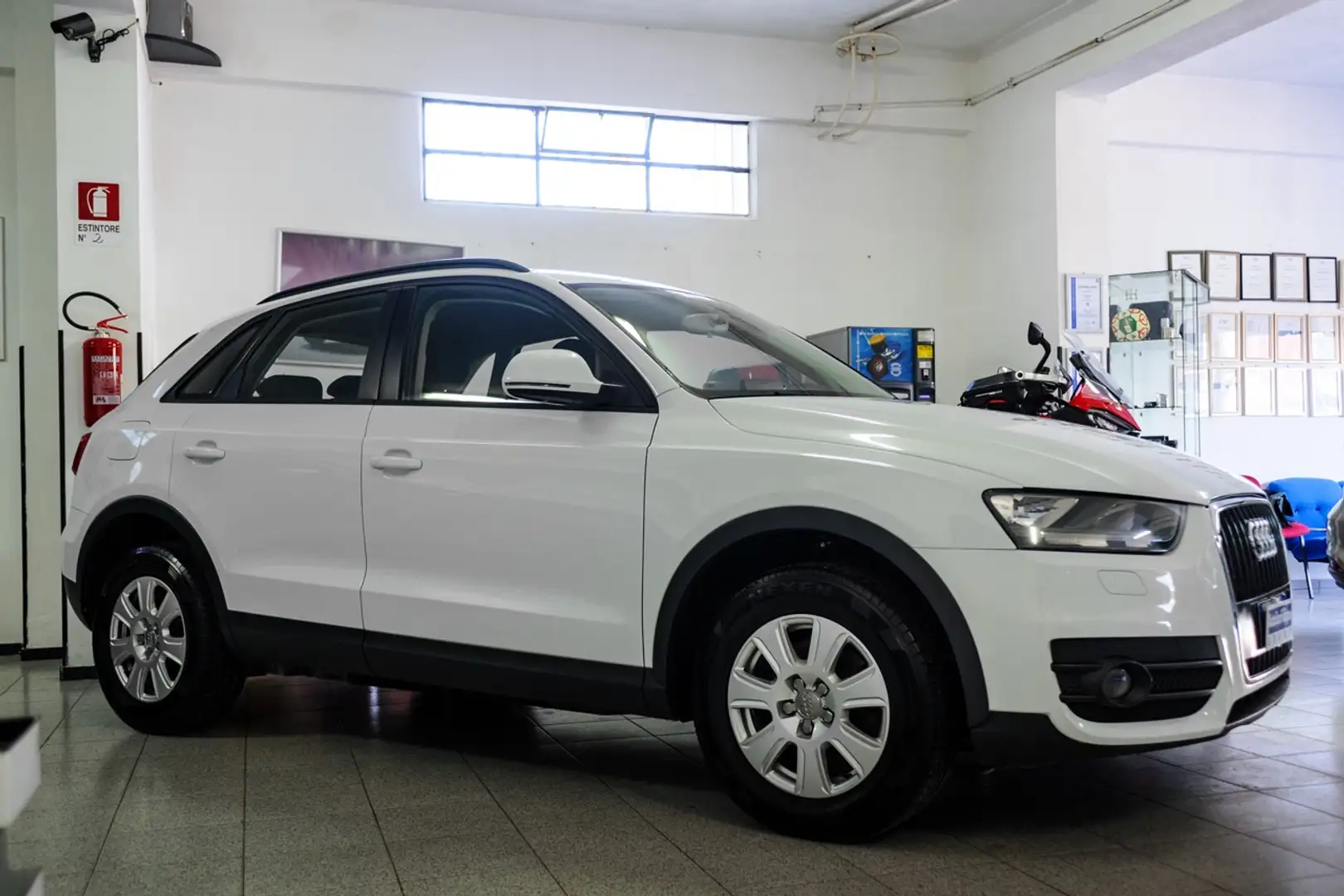 Audi Q3 Q3 2.0 tdi Business 140cv NAVY-SENSORI Bianco - 2