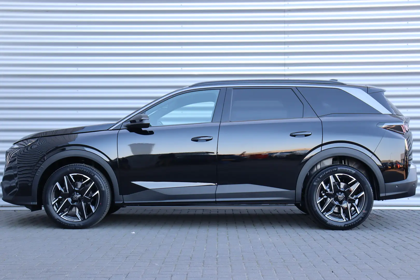 Peugeot 5008 1.2 HYBRID 136PK 7-ZITS ALLURE AUTOMAAT / NAVI / L Zwart - 2