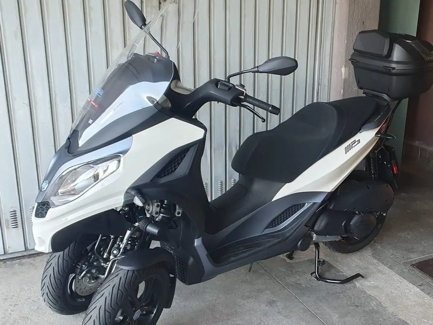 Piaggio MP3 300 Bílá - 1