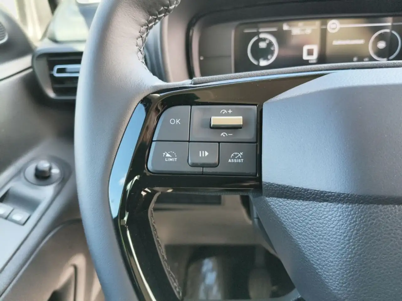 Opel Combo Life E 1.5D+LED+VIRTUAL+PDC+CARPLAY 21