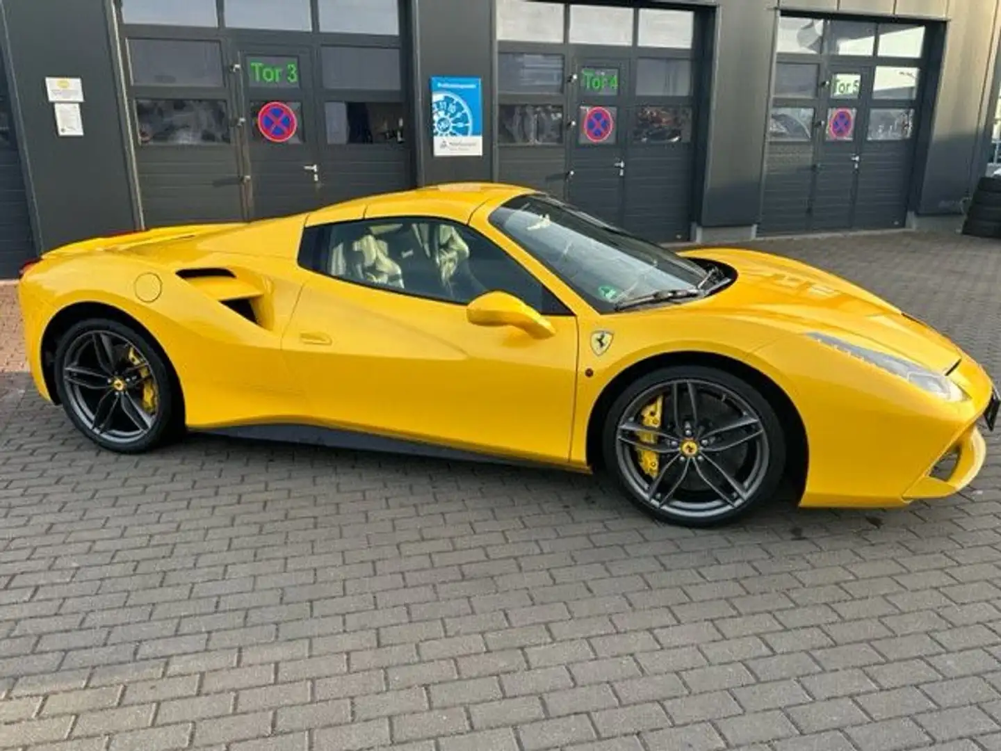 Ferrari 488 *Lift*NAV*Racing*RFK*MWST Yellow - 1