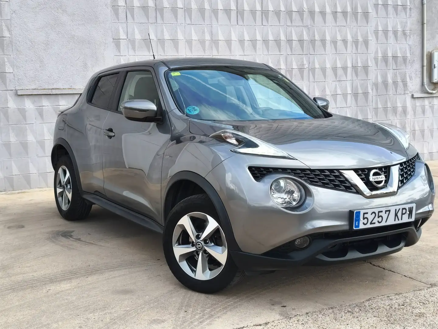 Nissan Juke Juke 1.6 N-Connecta 4x2 XTronic 117 N-Connecta Gris - 1