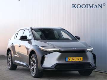 Launch Edition 71 kWh 204 Pk Automaat Navigatie /
