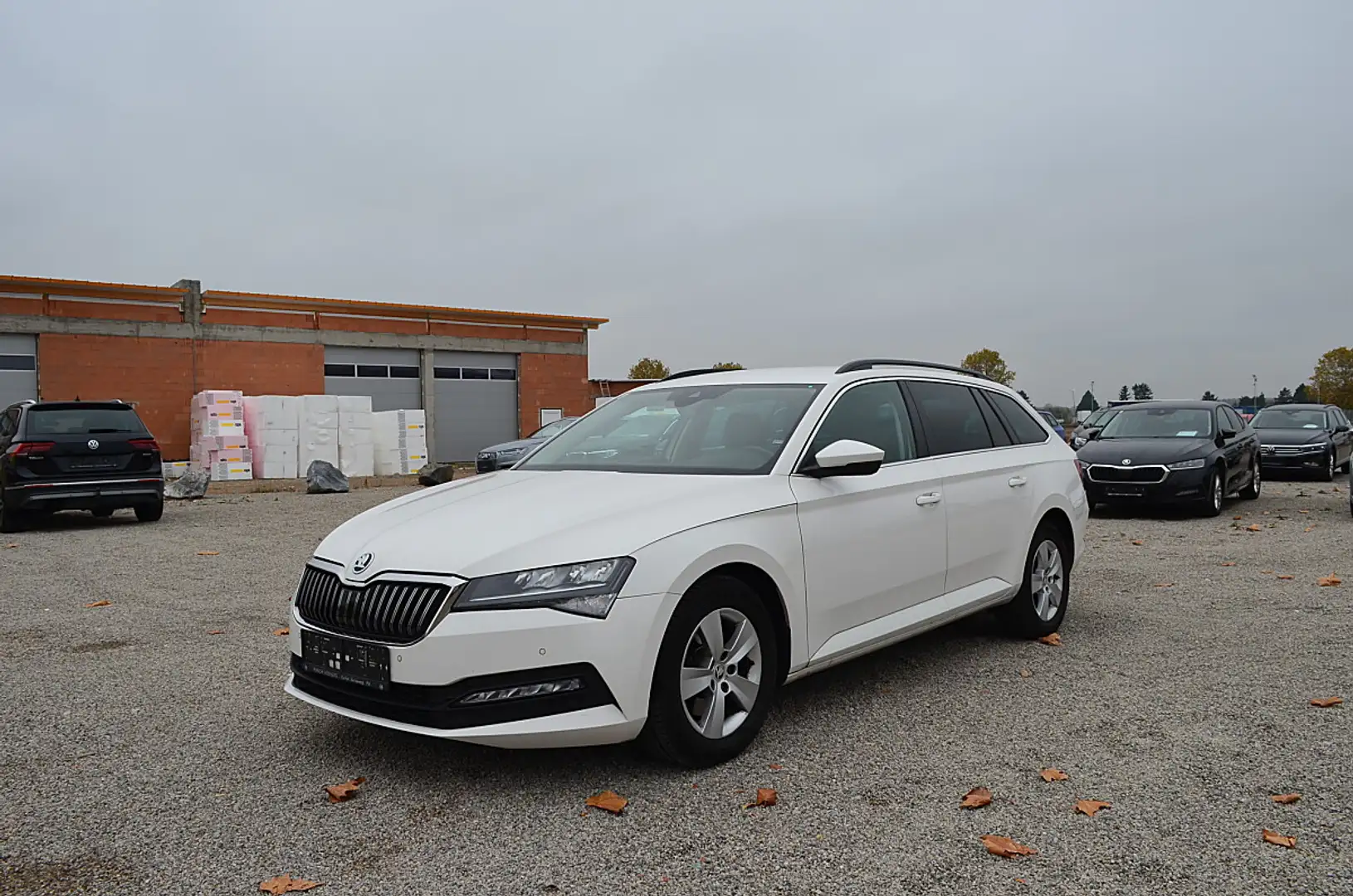 Skoda Superb Kombi 2,0 TDI Ambition DSG Weiß - 2
