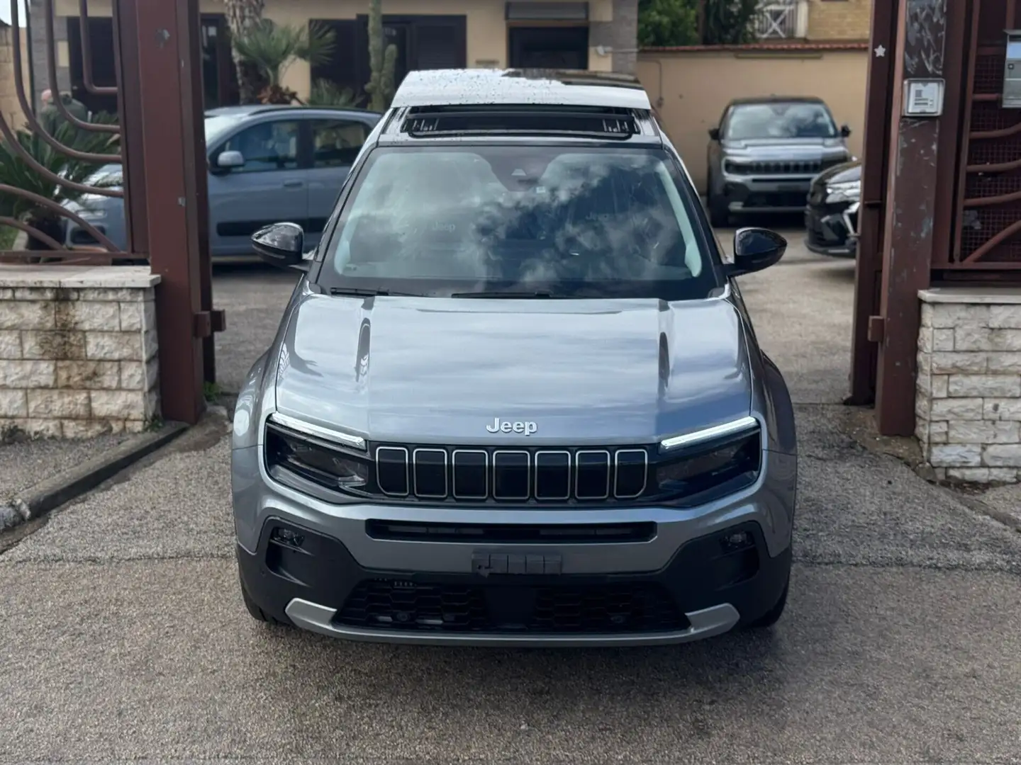 Jeep Avenger 1.2 Turbo 100 CV Summit Szürke - 1