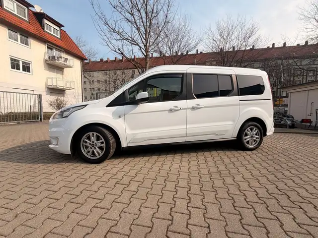 Ford Grand Tourneo Connect Titanium