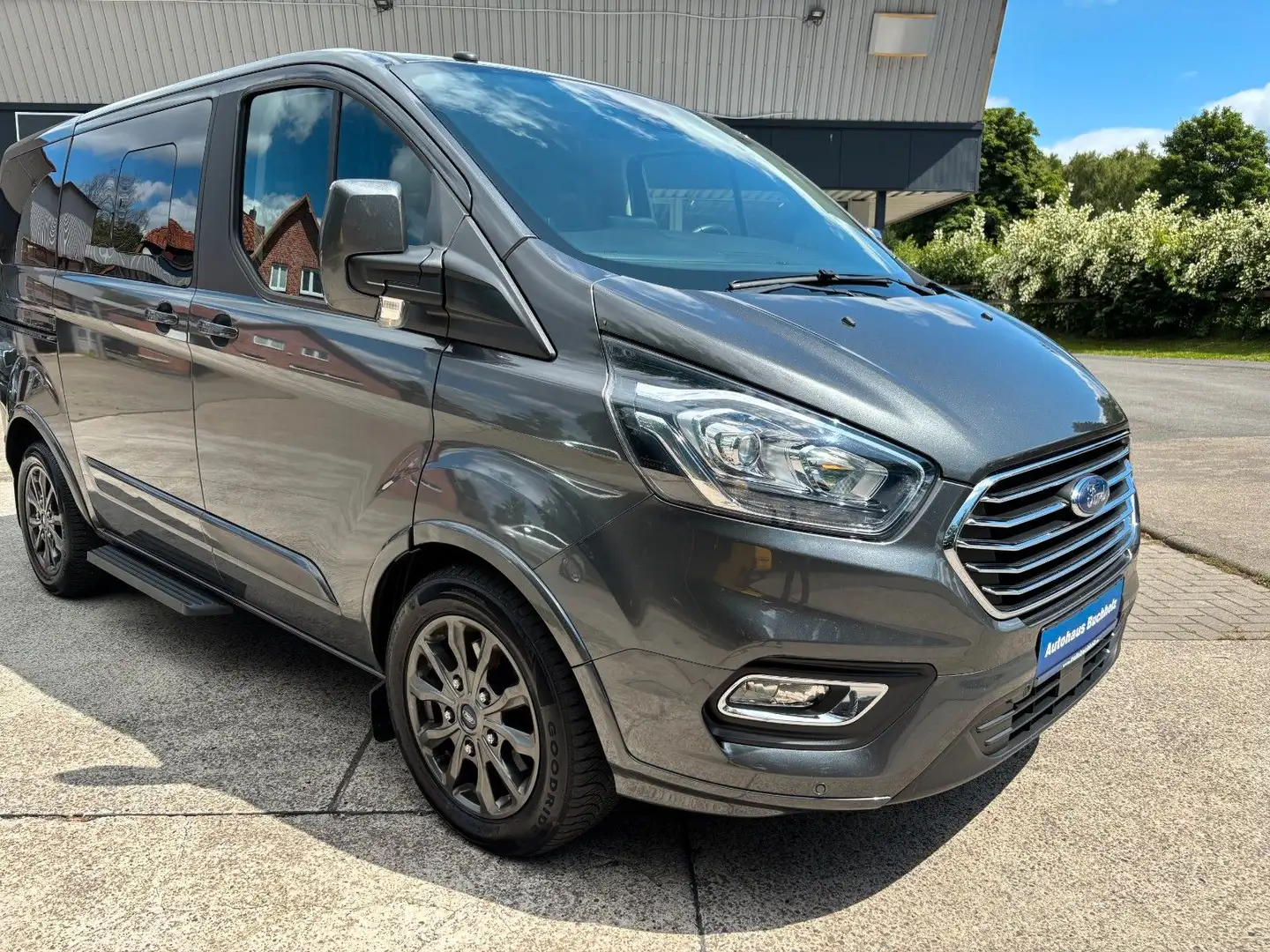 Ford Transit Tourneo Custom 2.0TDCI Automatik Grau - 1