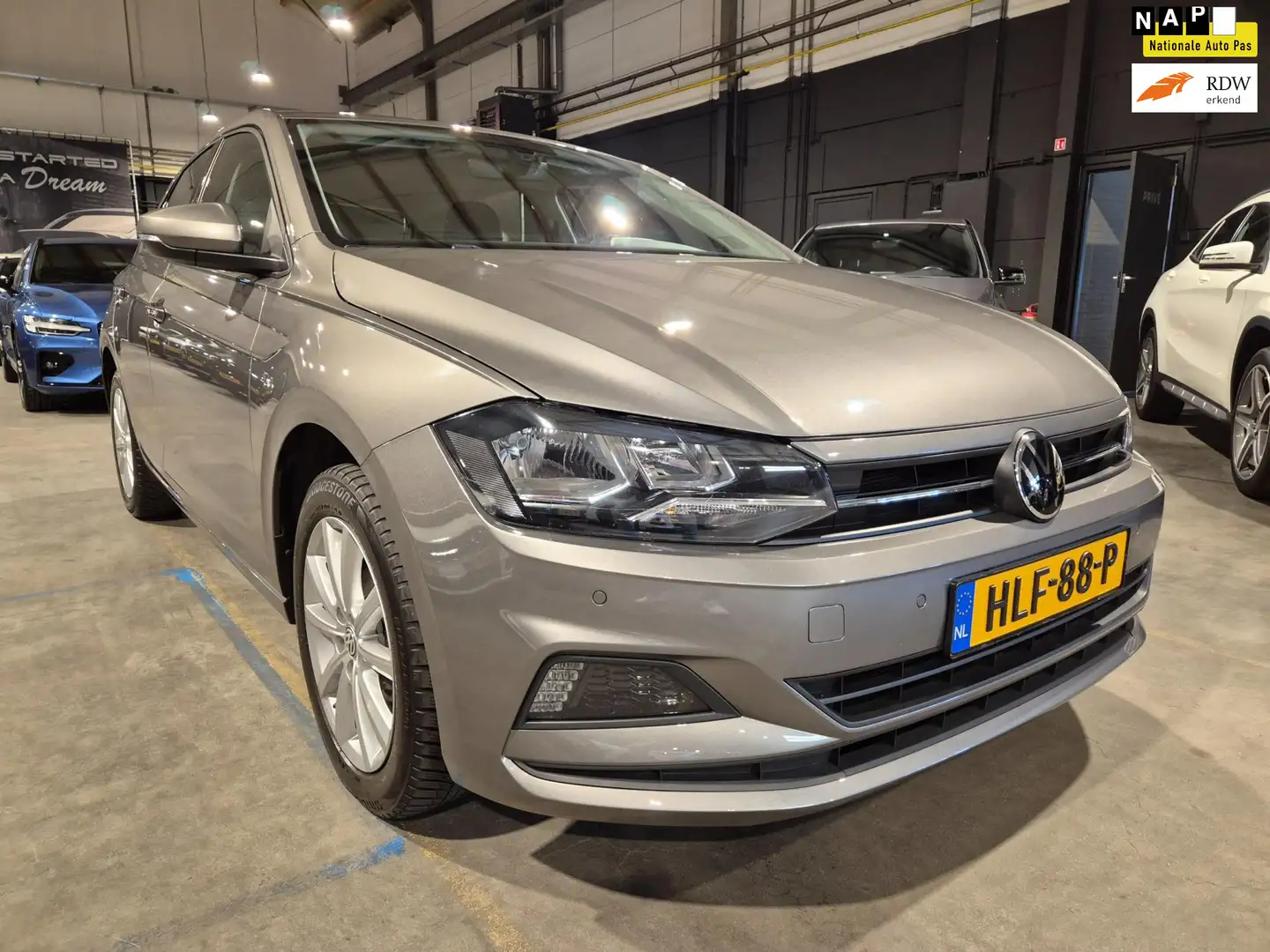 Volkswagen Polo 1.0 TSI Edition - Navigatie - CarPlay - Airco Grijs - 1