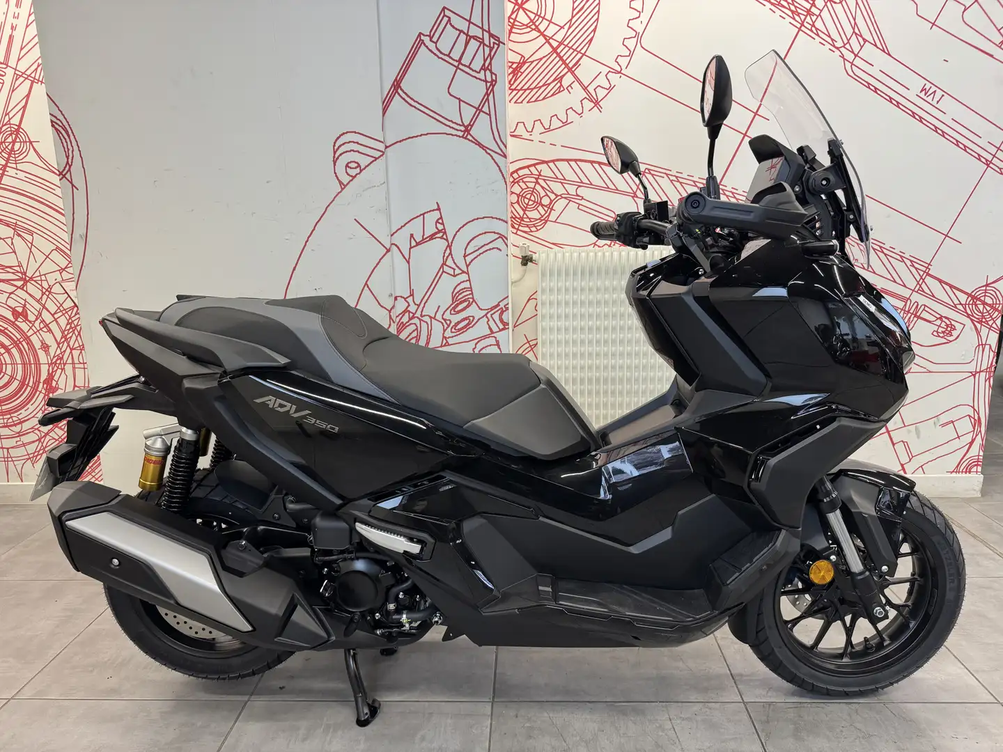 Honda ADV 350 Noir - 1