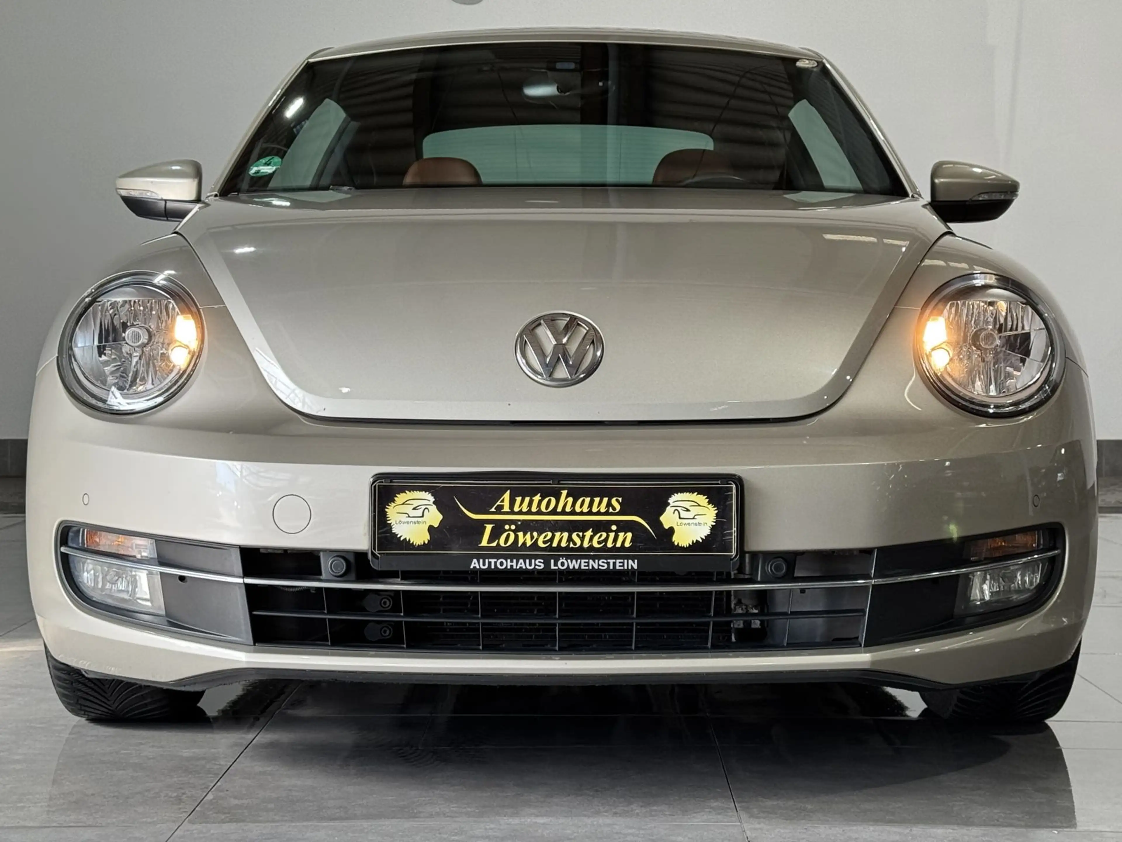 Volkswagen Beetle Cup*2.HAND*S-HEFT*PDC*SHZ*NAVI*KLIMA* — photo 4