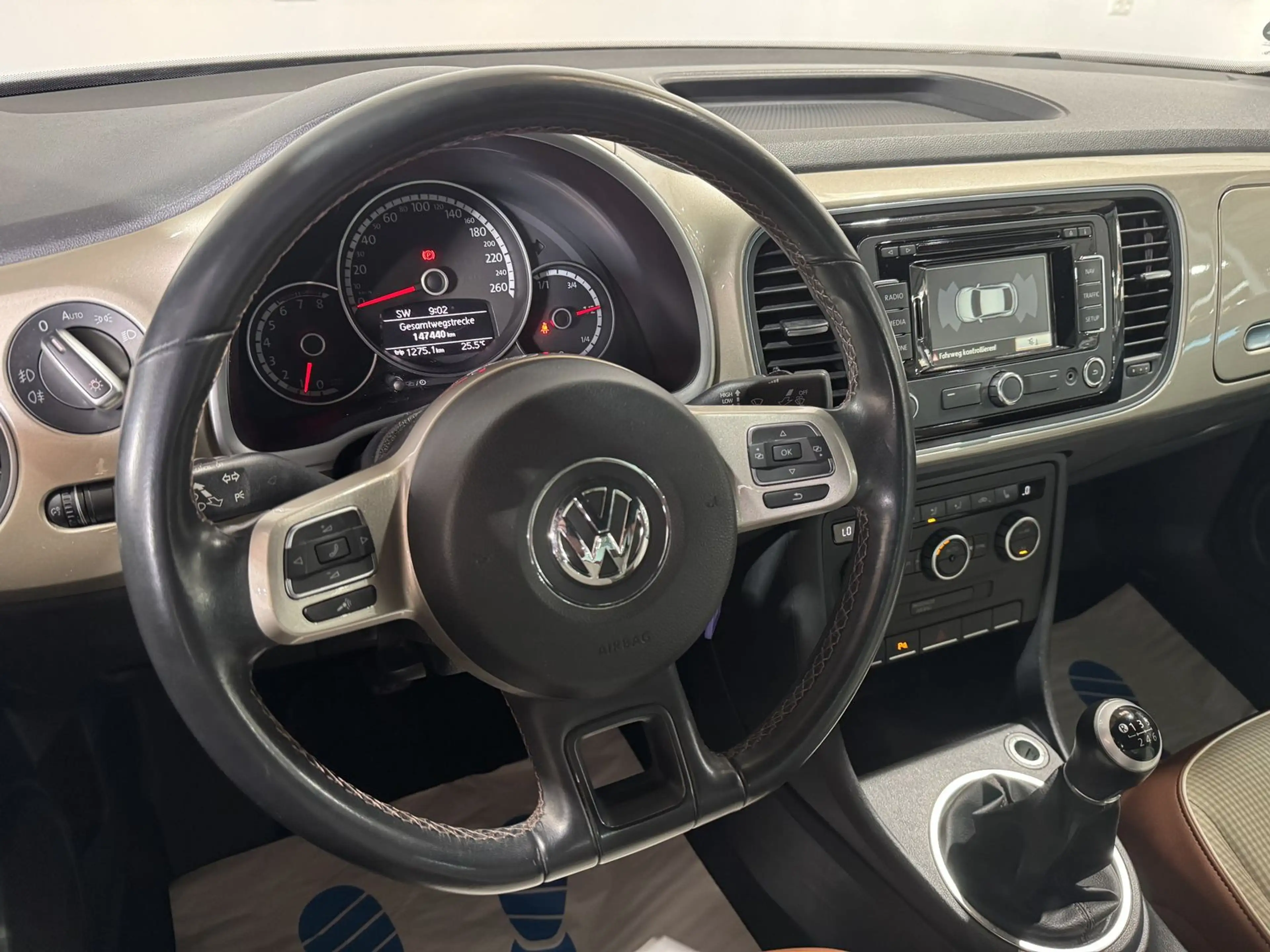 Volkswagen Beetle Cup*2.HAND*S-HEFT*PDC*SHZ*NAVI*KLIMA* — photo 11