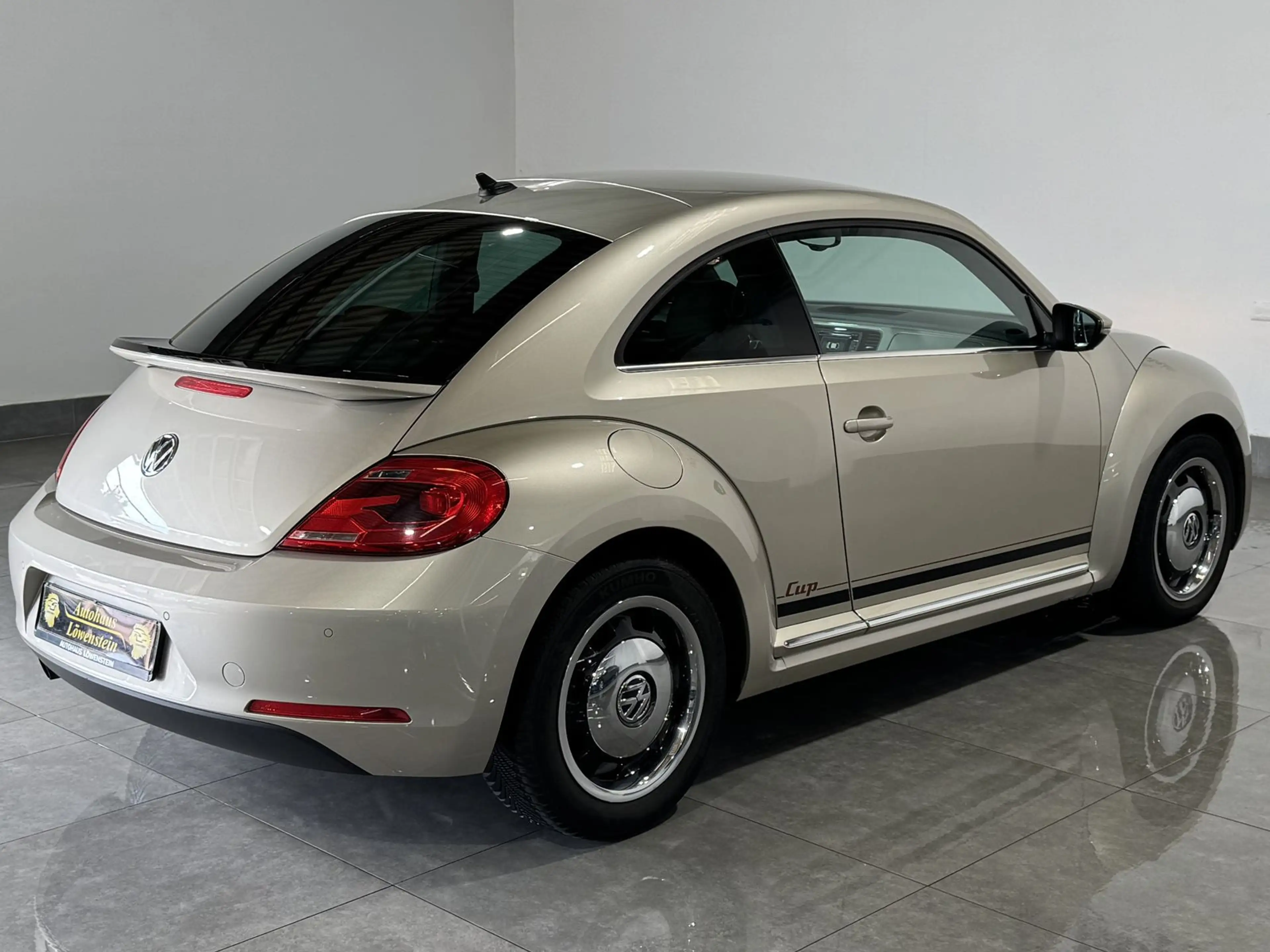 Volkswagen Beetle Cup*2.HAND*S-HEFT*PDC*SHZ*NAVI*KLIMA* — photo 6