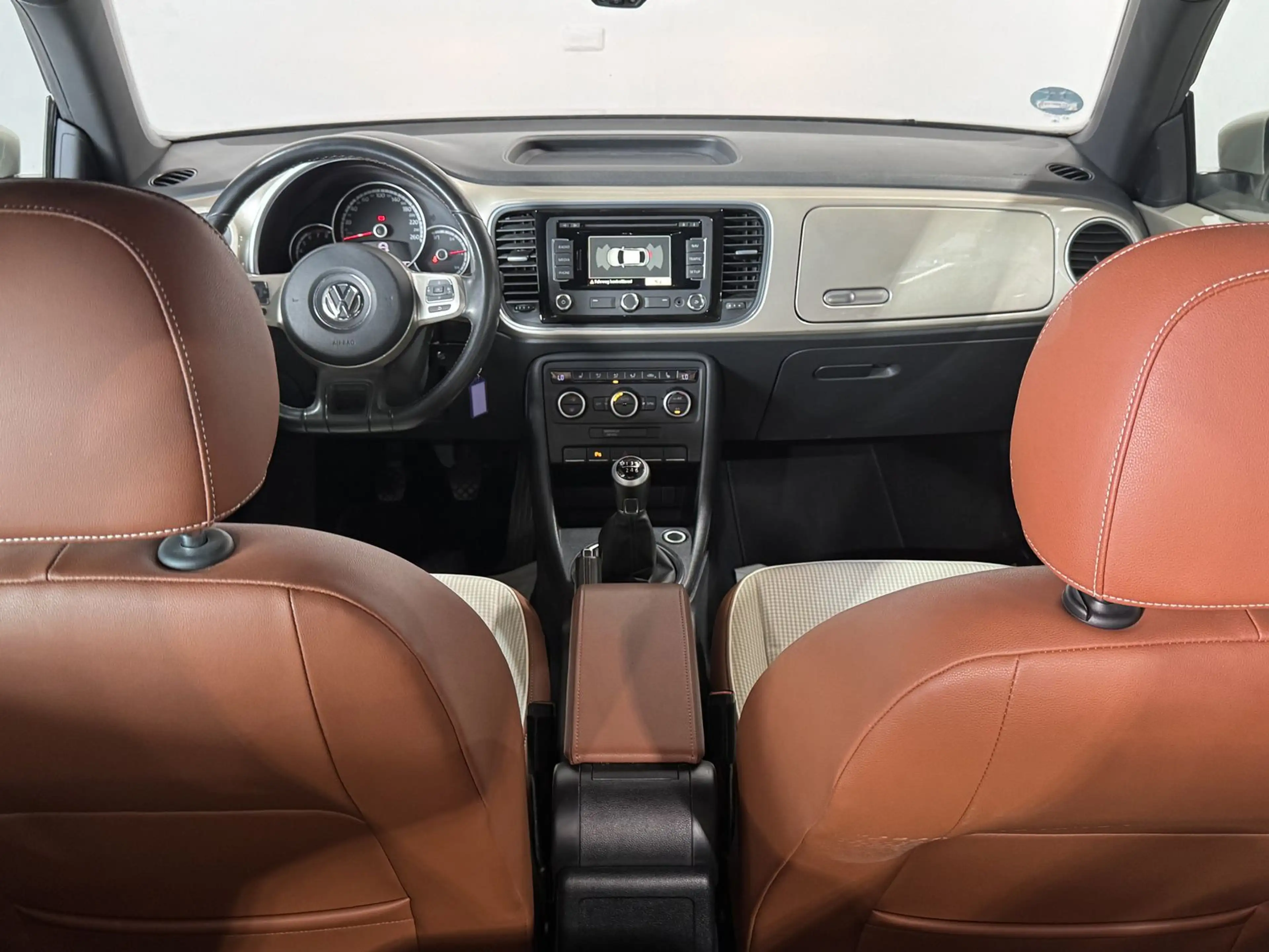 Volkswagen Beetle Cup*2.HAND*S-HEFT*PDC*SHZ*NAVI*KLIMA* — photo 10
