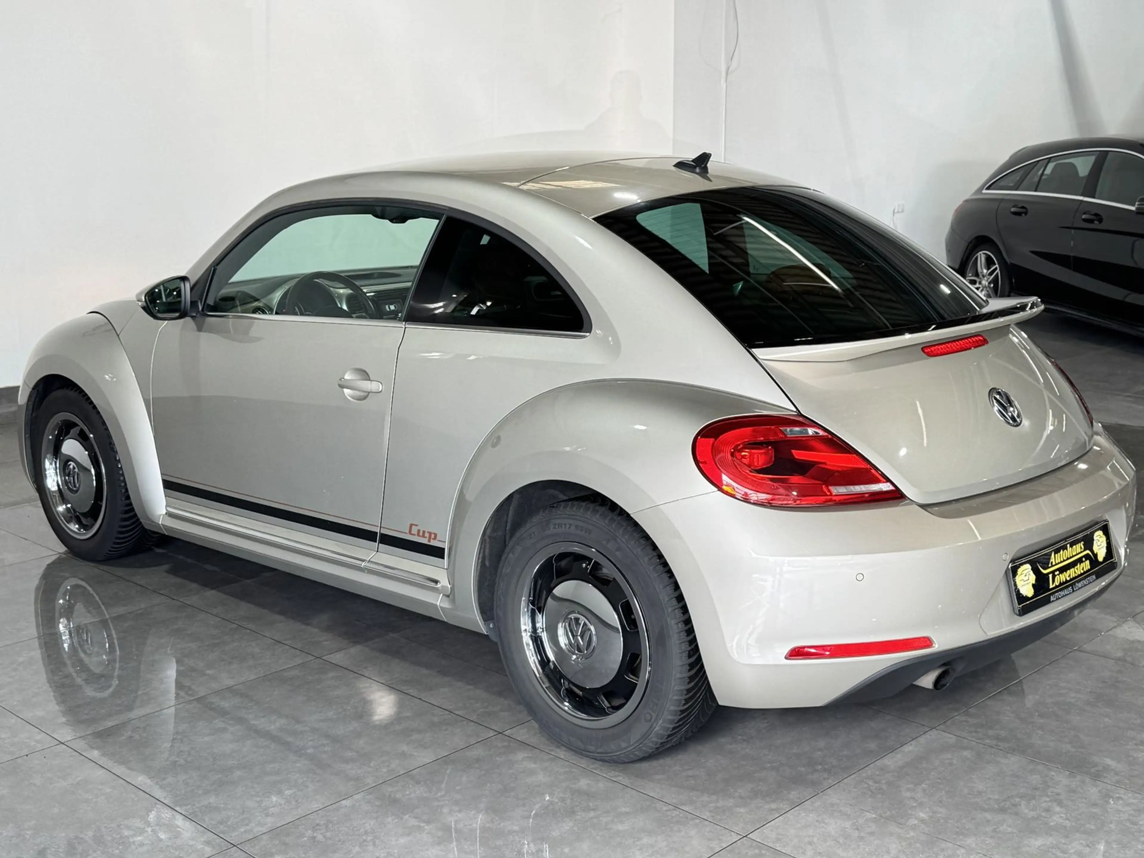 Volkswagen Beetle Cup*2.HAND*S-HEFT*PDC*SHZ*NAVI*KLIMA* — photo 7