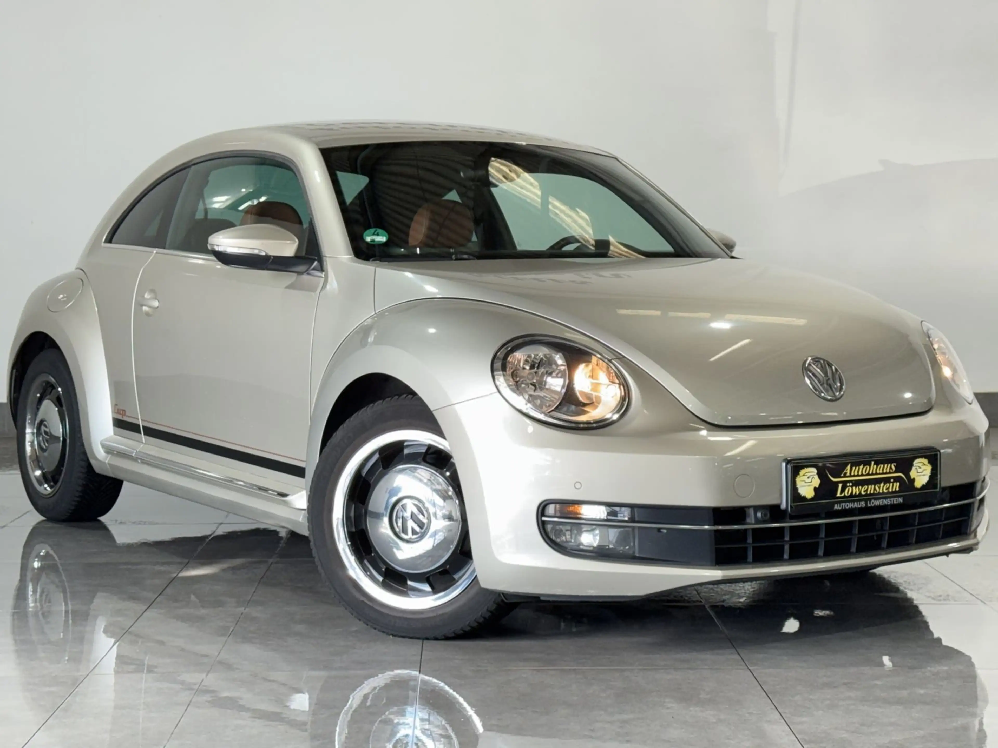 Volkswagen Beetle Cup*2.HAND*S-HEFT*PDC*SHZ*NAVI*KLIMA* — photo 2