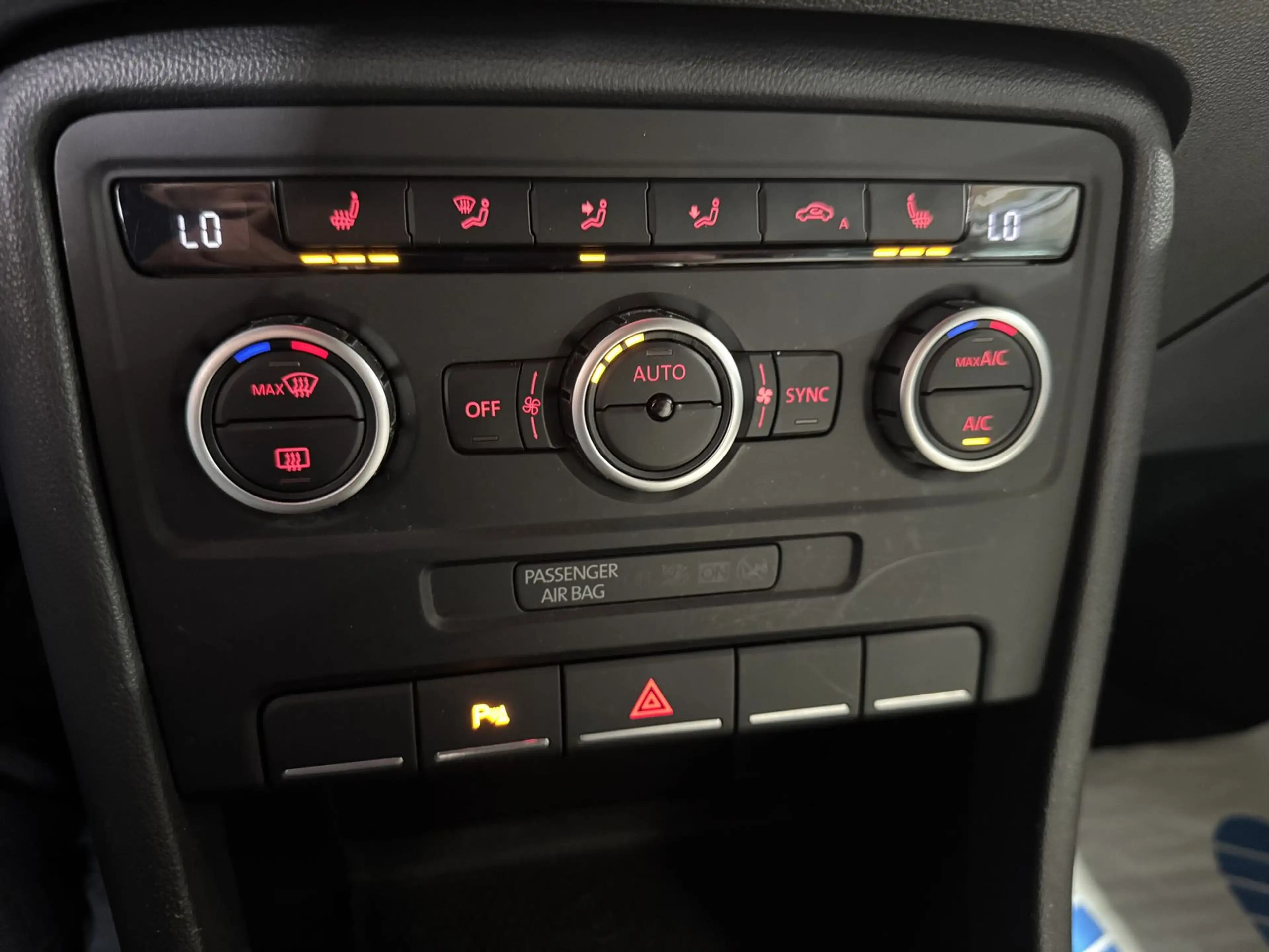 Volkswagen Beetle Cup*2.HAND*S-HEFT*PDC*SHZ*NAVI*KLIMA* — photo 13