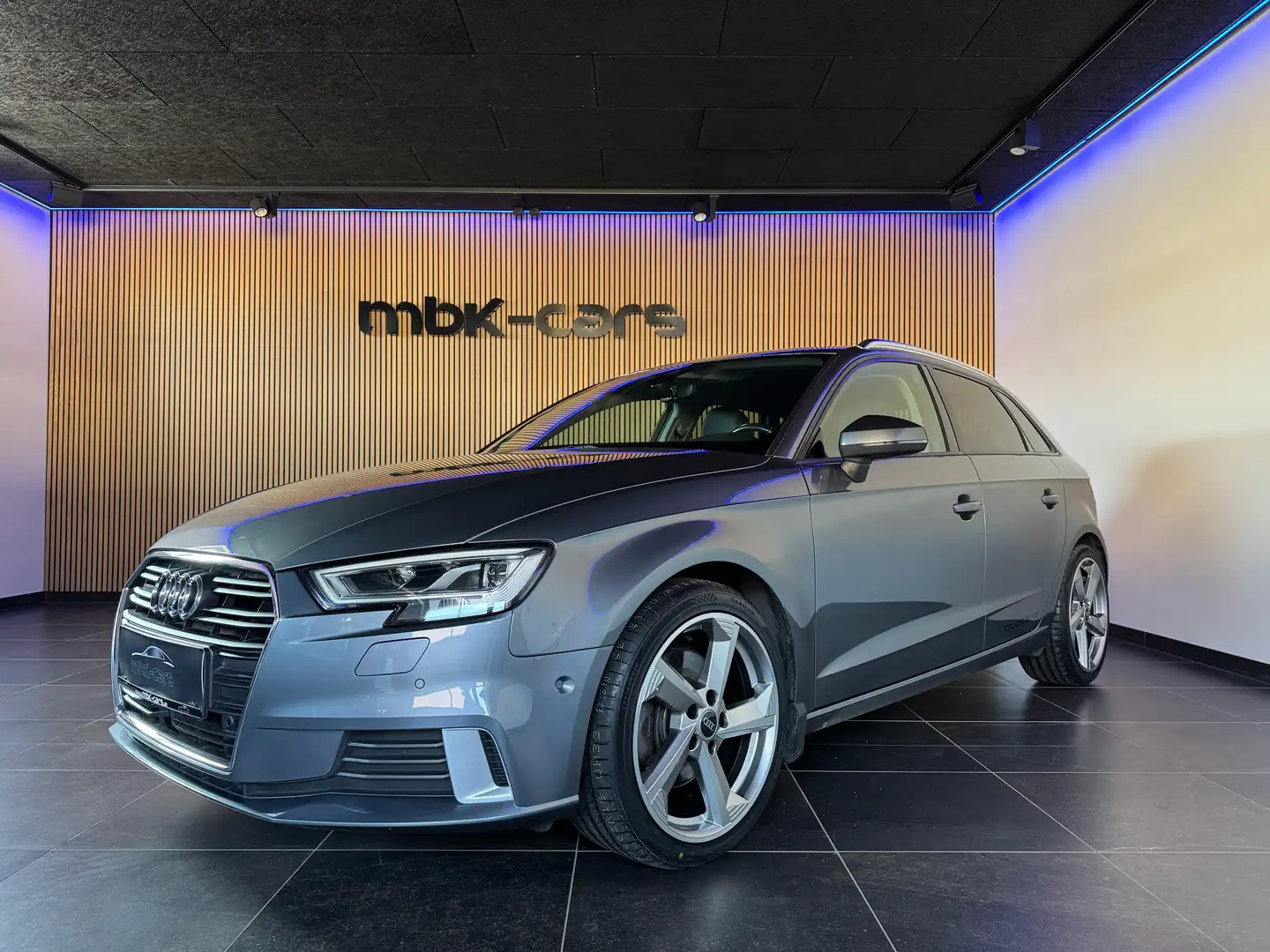 Audi A3 2,0Tdi quattro sport * Virtualcockpit, AHK * Grau - 2