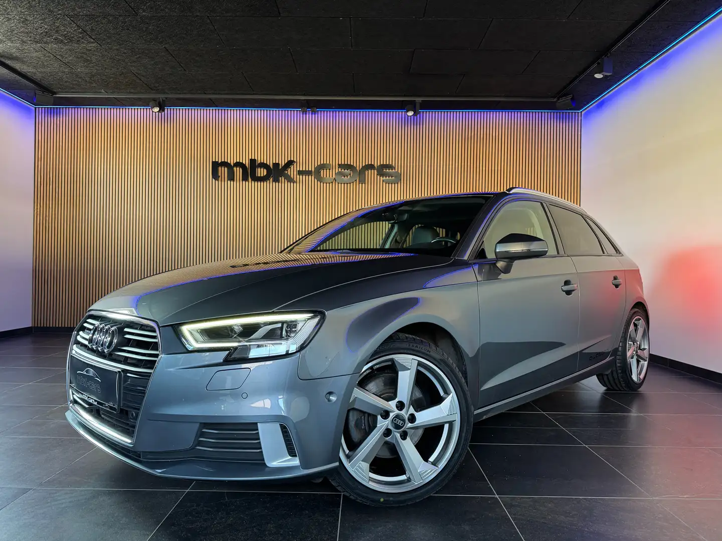 Audi A3 2,0Tdi quattro sport * Virtualcockpit, AHK * Grau - 1