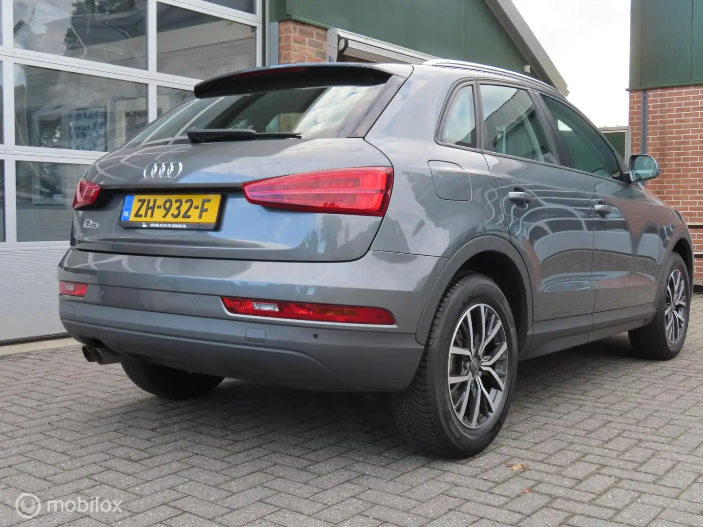 Audi Q3 1.4 TFSI CoD Design Pro Line/Pano/Stoelverw/PDC V- Szürke - 2