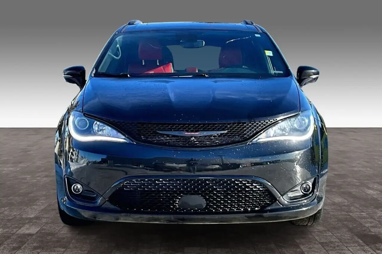 Chrysler Pacifica photo Chrysler Pacifica