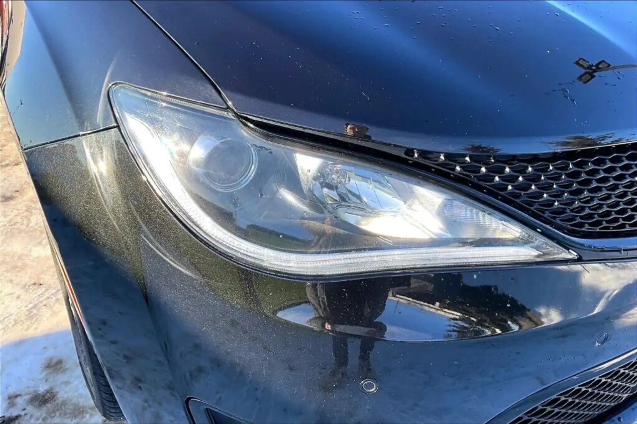 Chrysler Pacifica photo Chrysler Pacifica