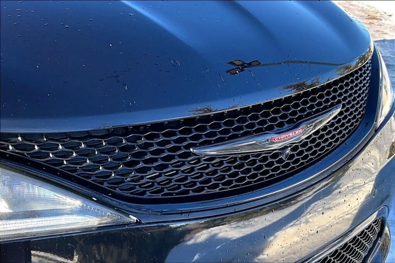 Chrysler Pacifica photo Chrysler Pacifica