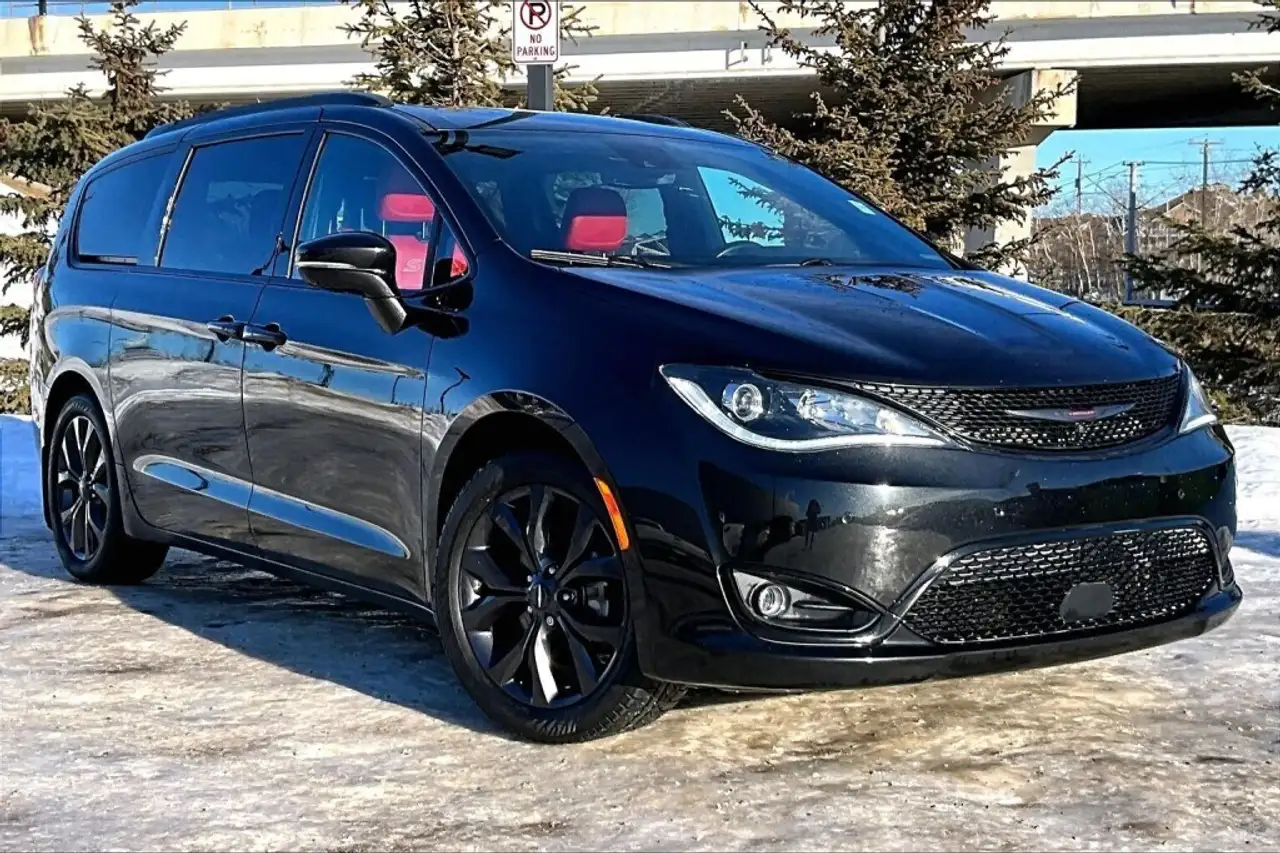 Chrysler Pacifica photo Chrysler Pacifica