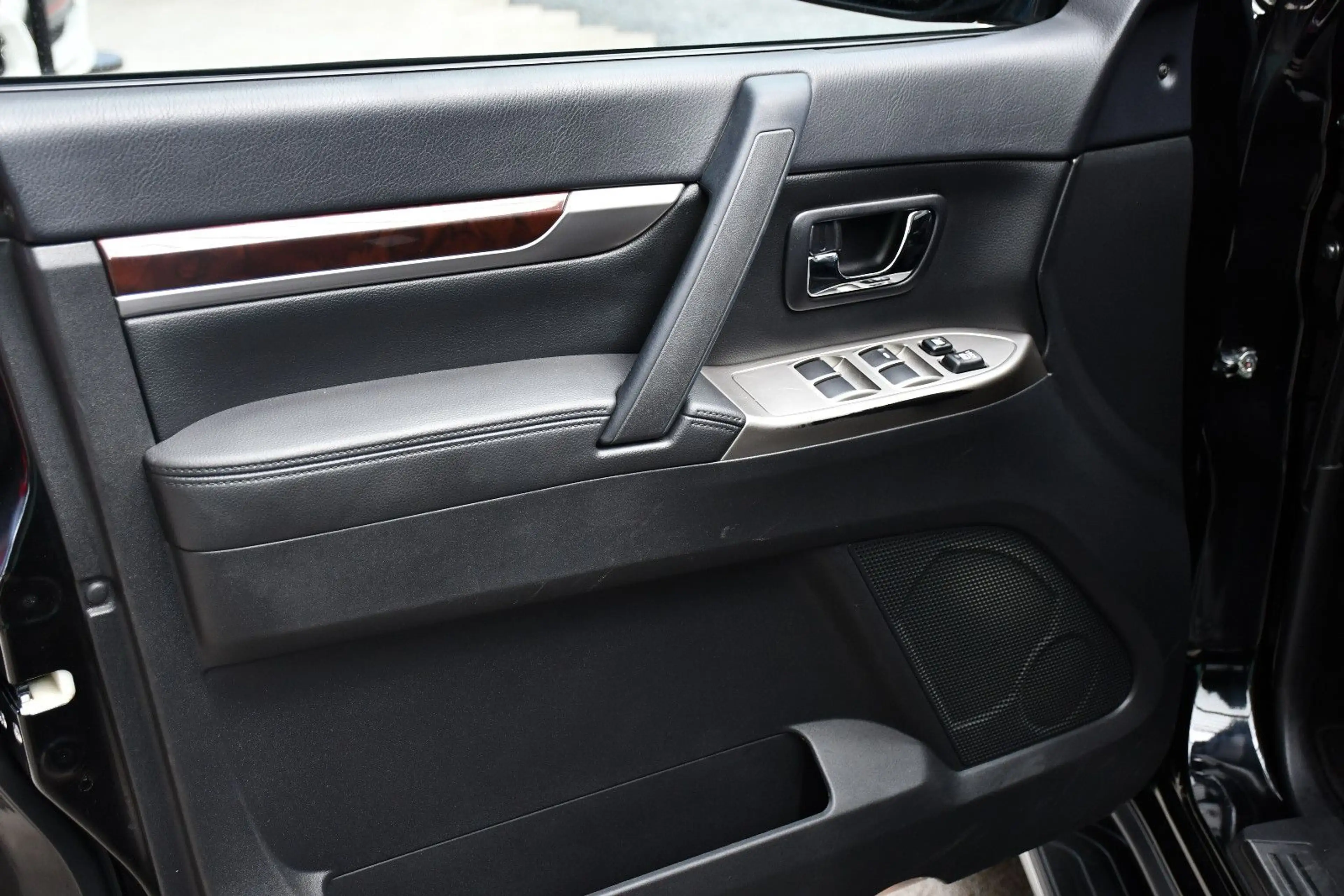 Mitsubishi Pajero 3.2 DI-D Top Navi Pano Kamera Ahk 1.Hand — photo 6