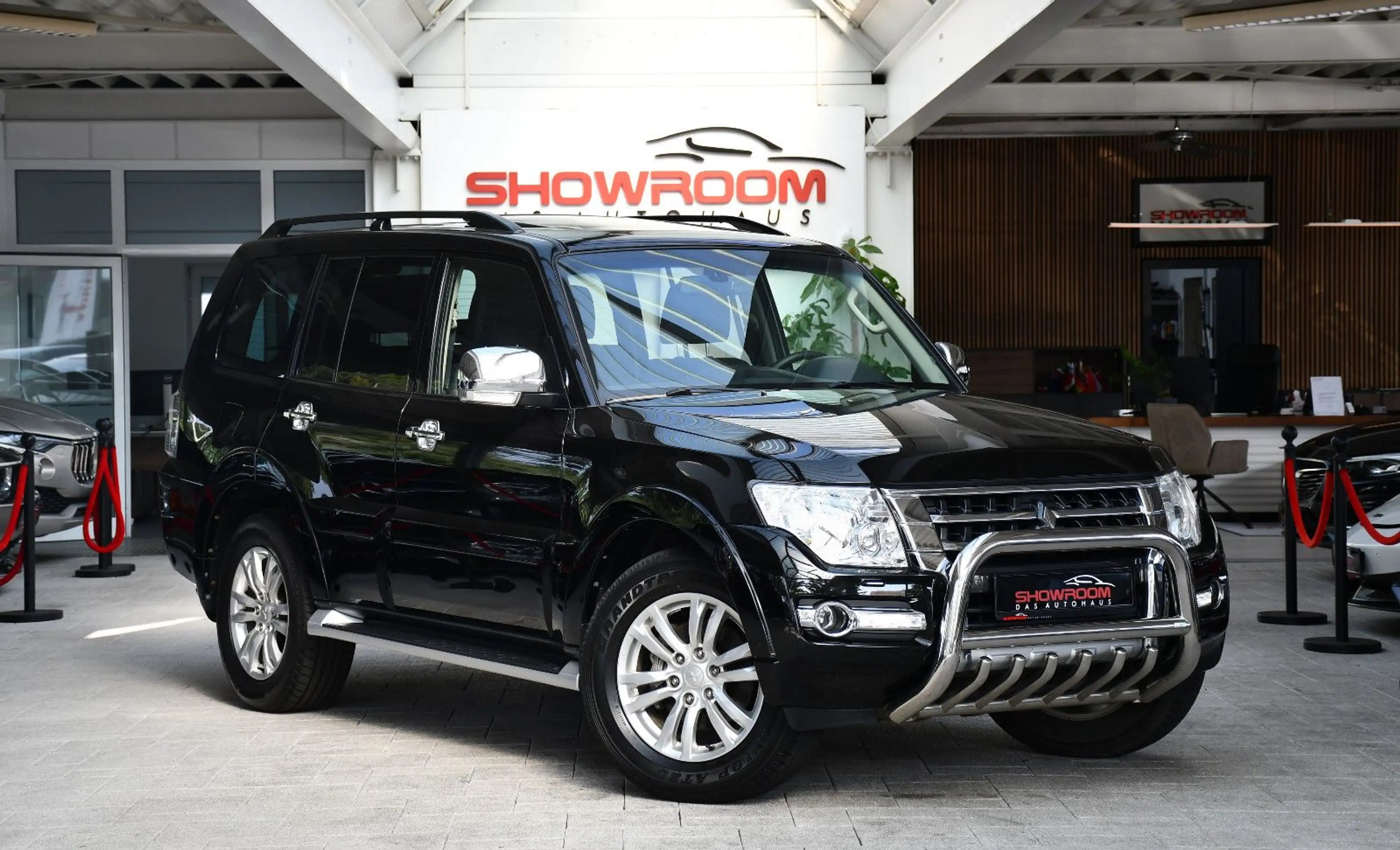 Mitsubishi Pajero 3.2 DI-D Top Navi Pano Kamera Ahk 1.Hand — photo 2