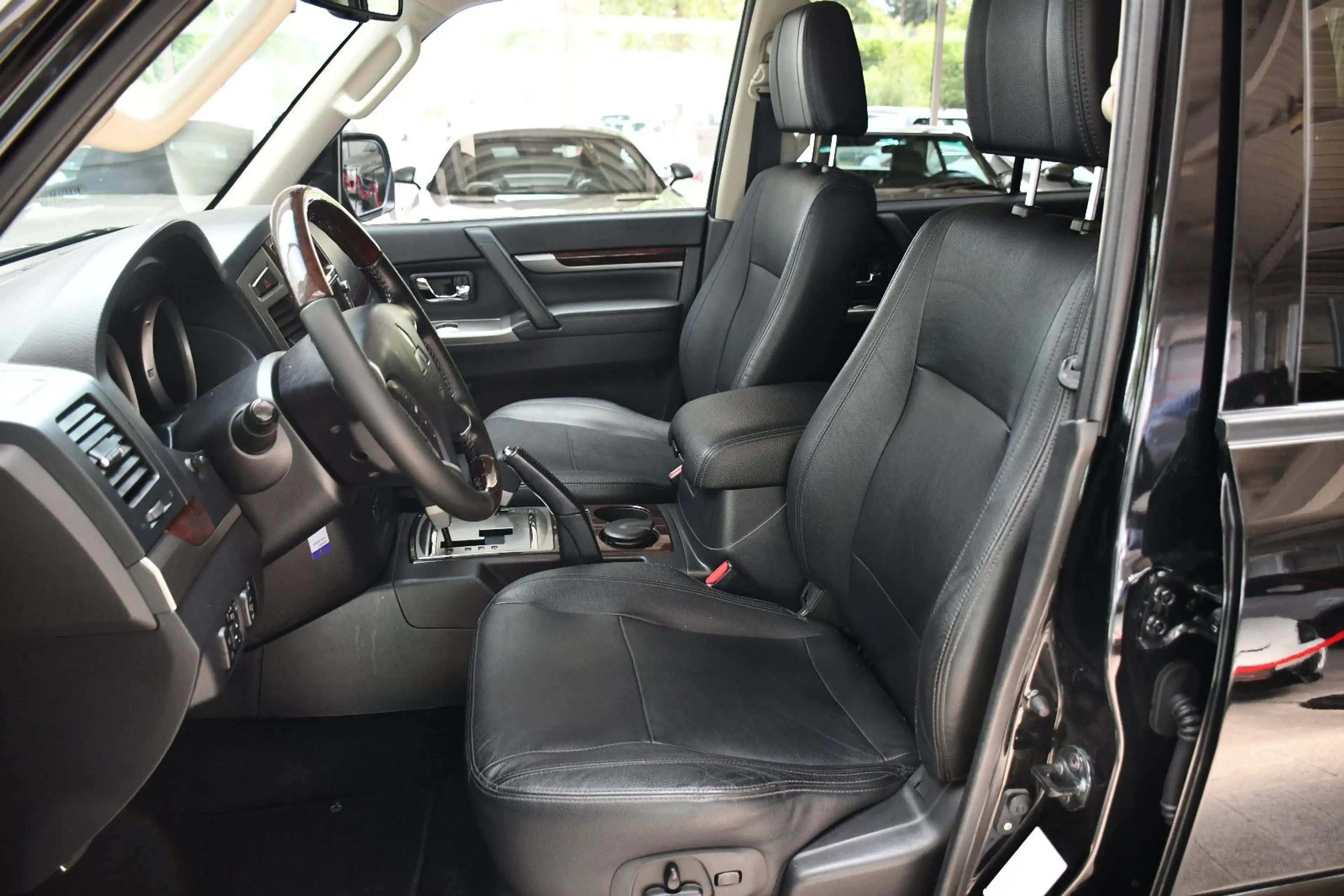 Mitsubishi Pajero 3.2 DI-D Top Navi Pano Kamera Ahk 1.Hand — photo 8