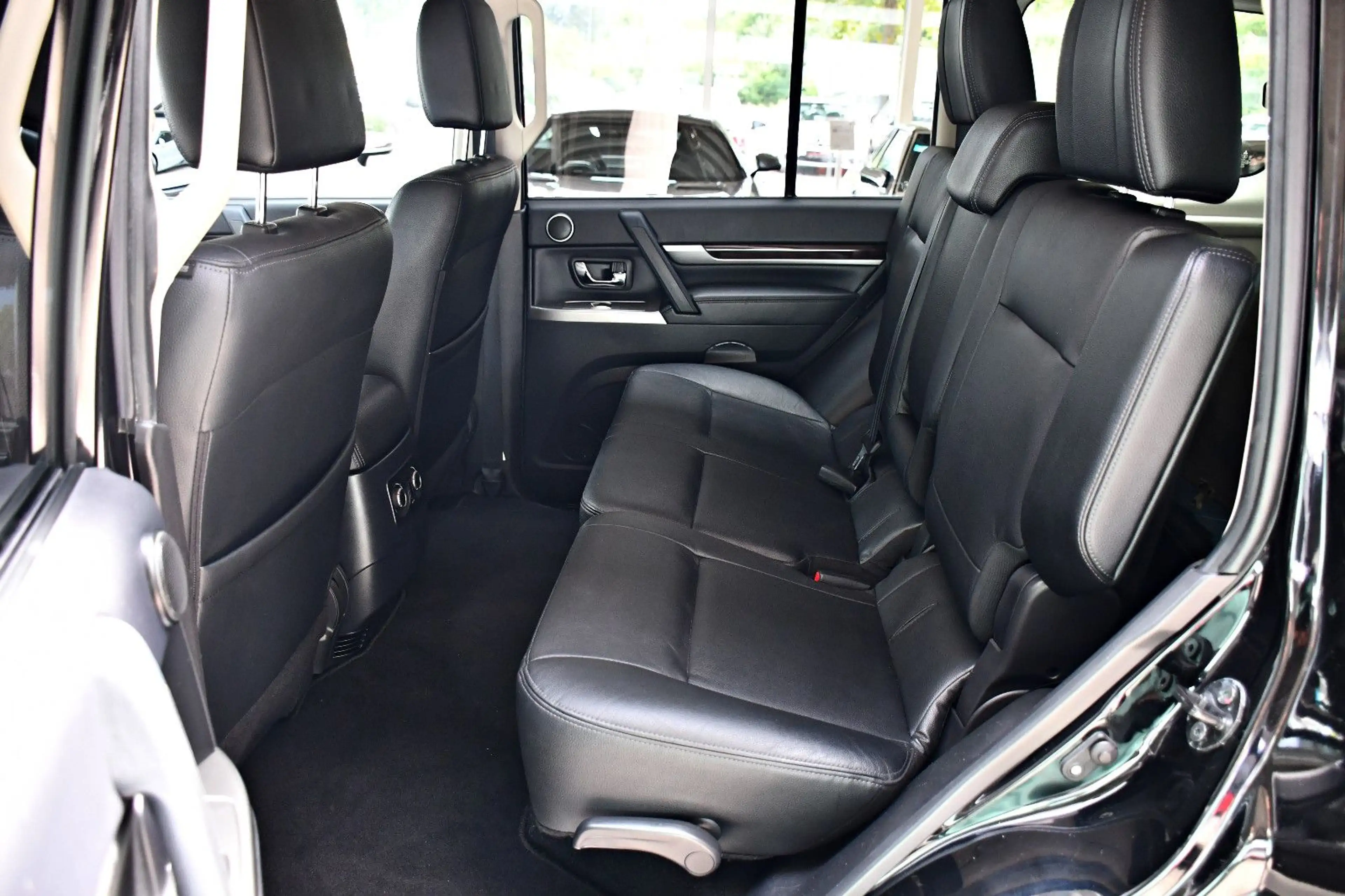 Mitsubishi Pajero 3.2 DI-D Top Navi Pano Kamera Ahk 1.Hand — photo 11