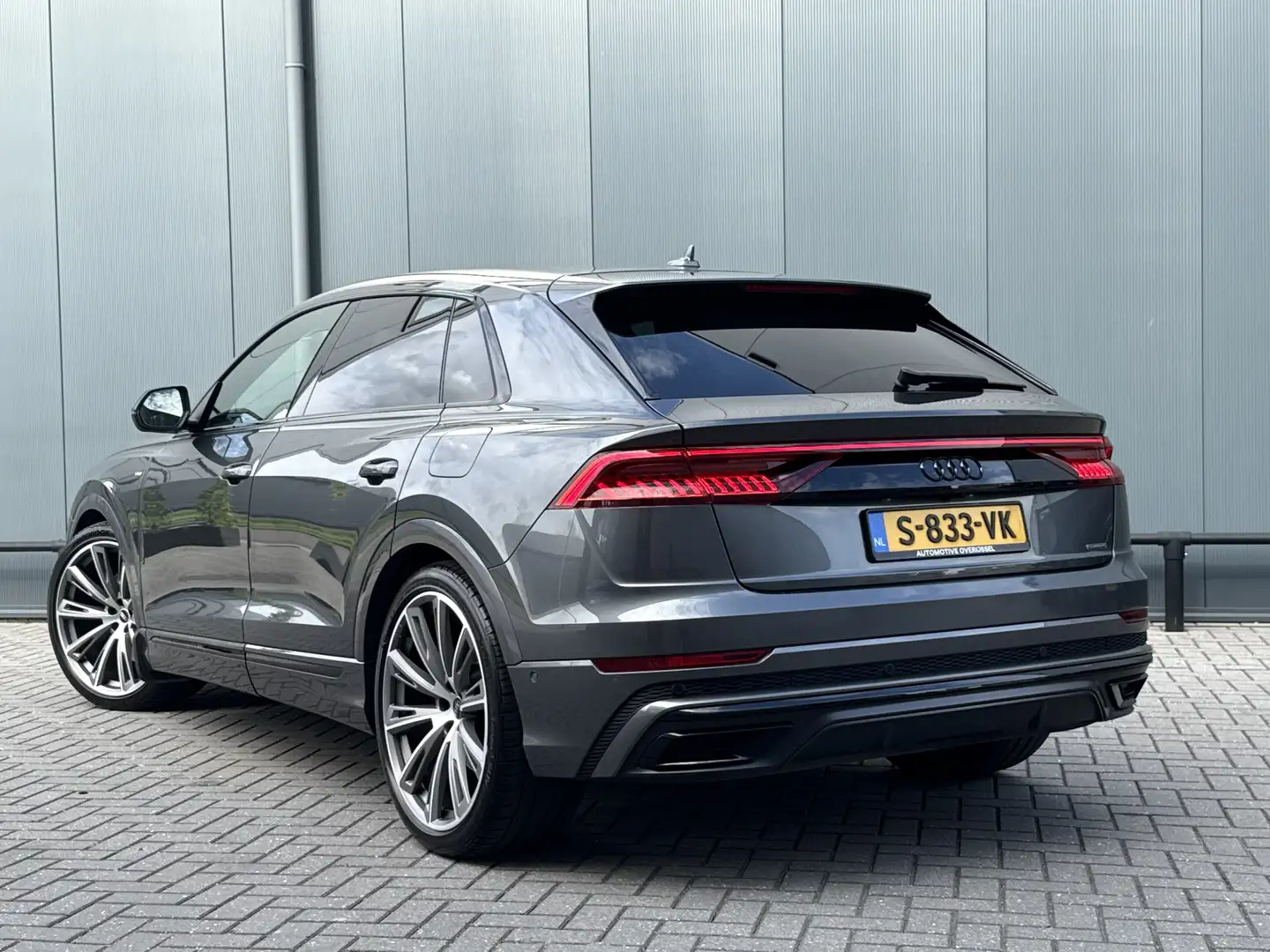 Audi Q8 60 TFSI e Quattro Competition 462pk | HUD | B&O | Сірий - 2