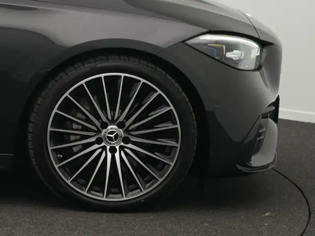 Mercedes-Benz C Class view 8