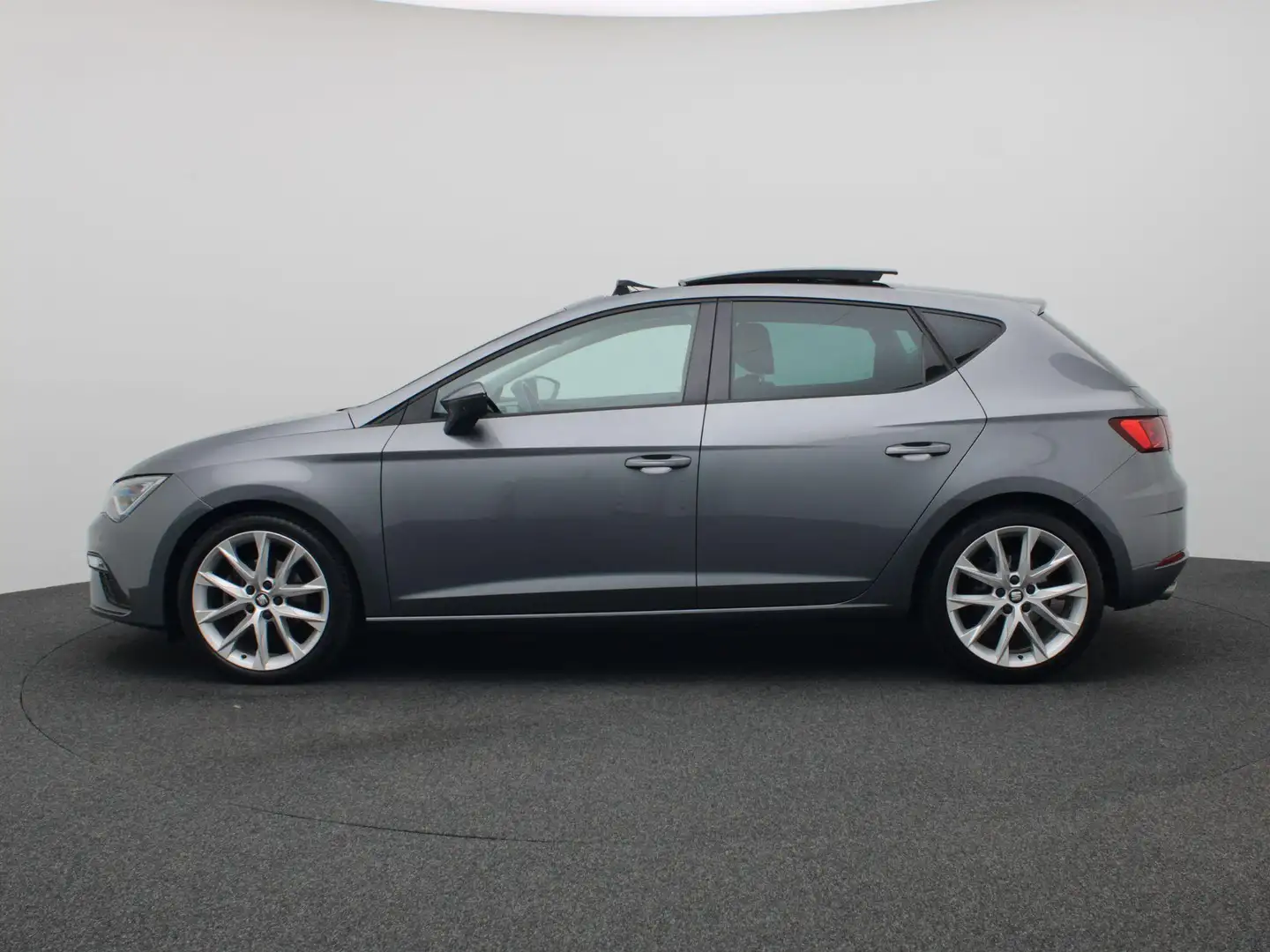 SEAT Leon ST 1.4 EcoTSI FR Business Intense 150PK DSG Pano-S Grijs - 2