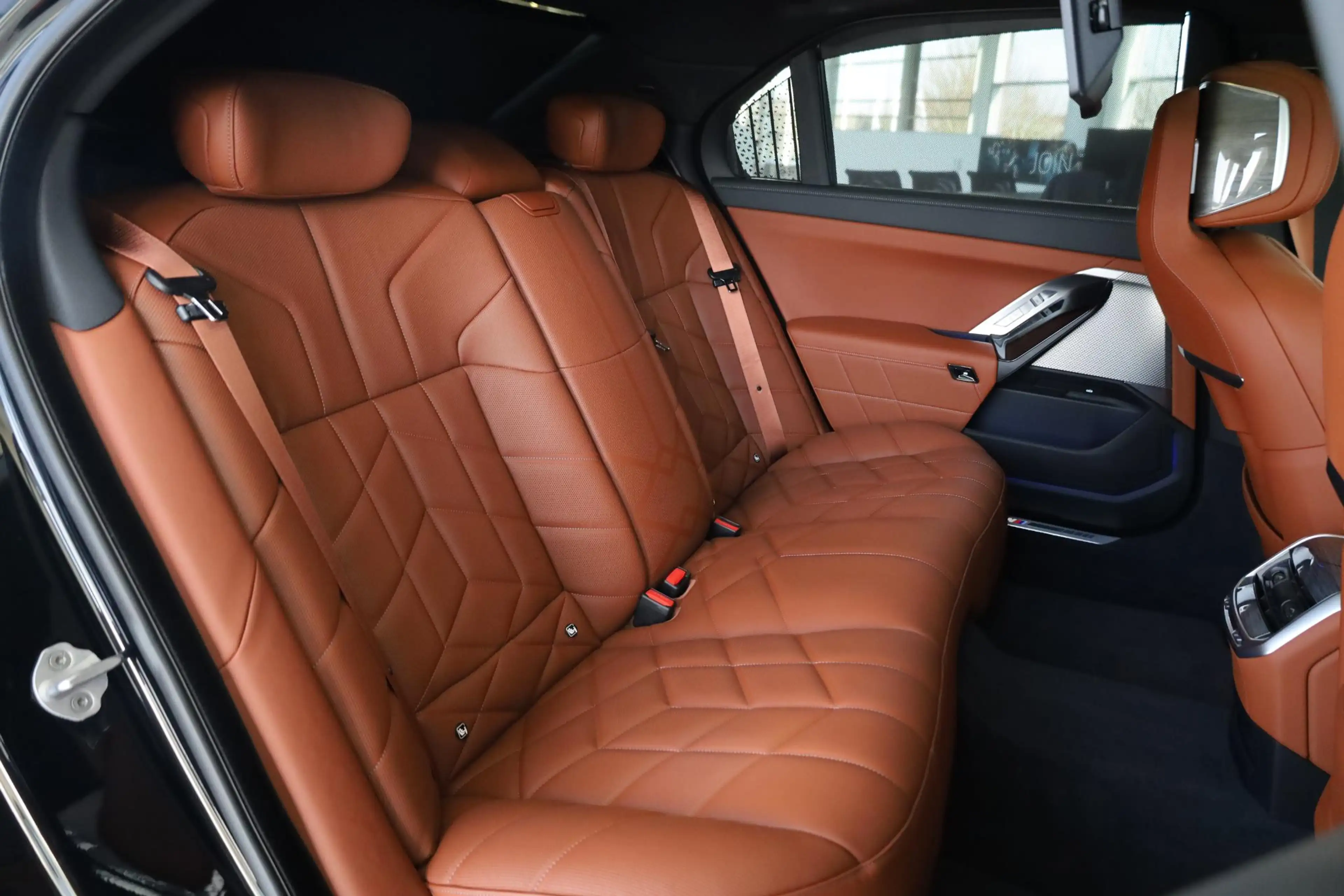 BMW i7 xDrive60 | M Sportpakket Pro | Rear Seat Entertain — photo 11
