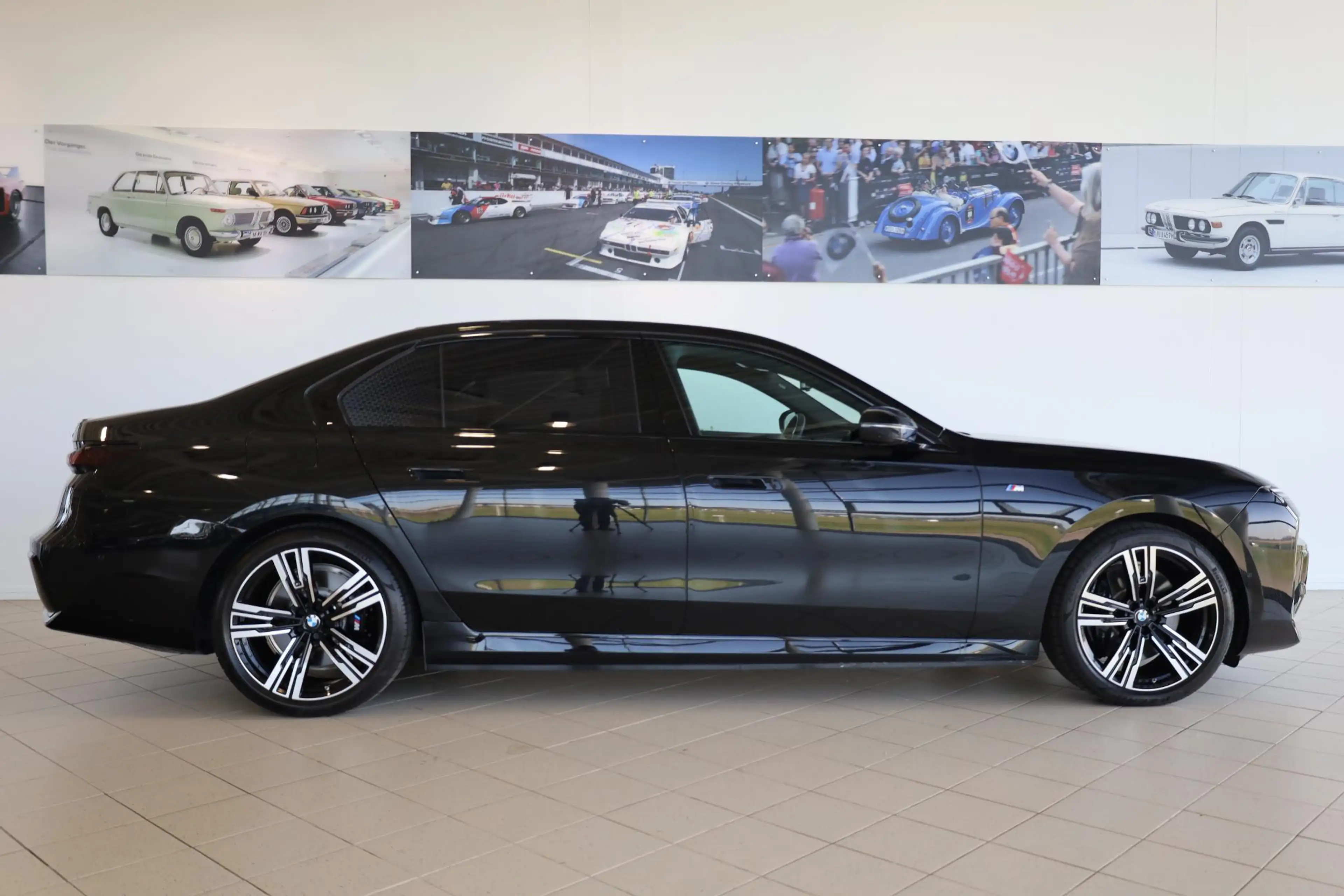 BMW i7 xDrive60 | M Sportpakket Pro | Rear Seat Entertain — photo 3