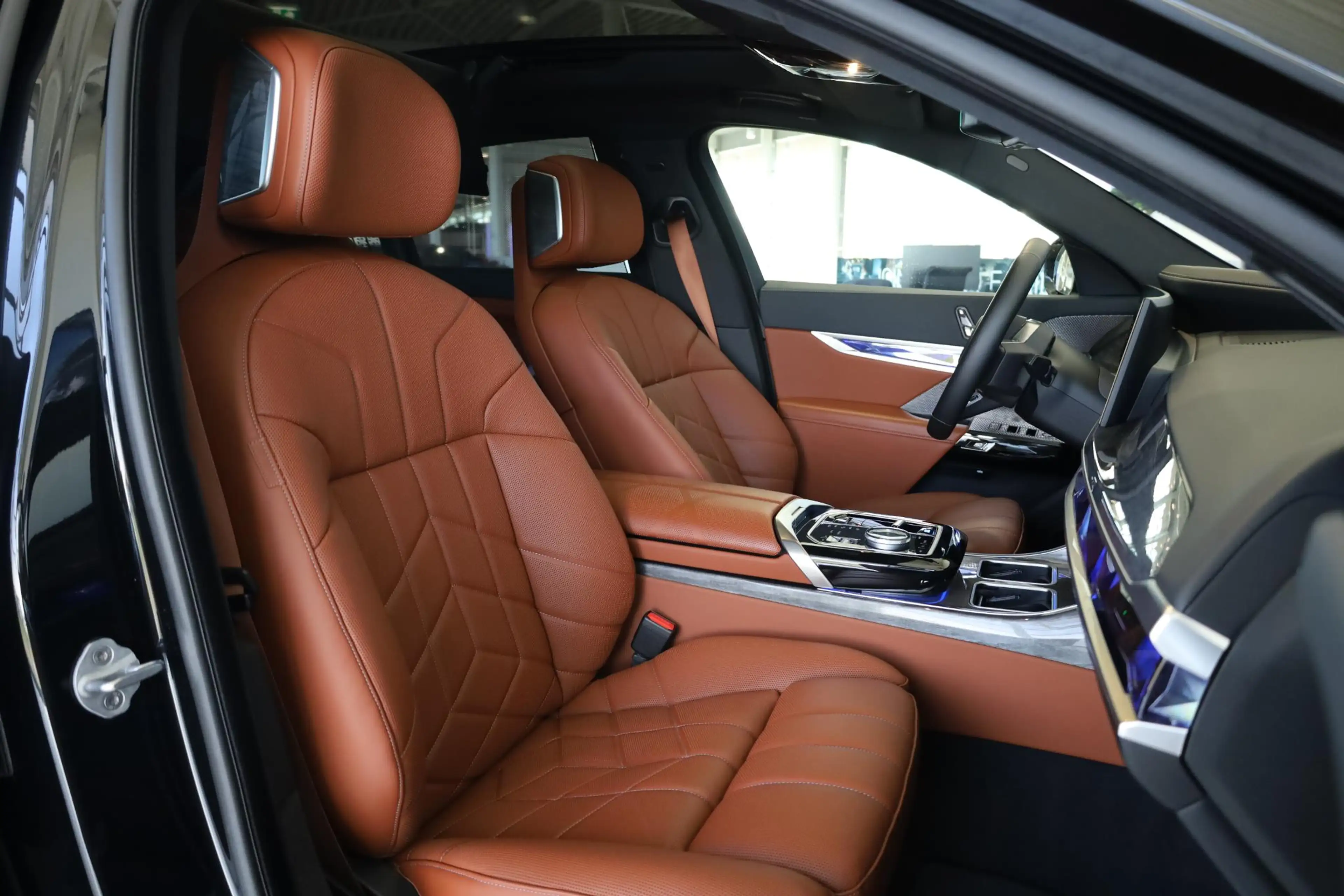 BMW i7 xDrive60 | M Sportpakket Pro | Rear Seat Entertain — photo 10