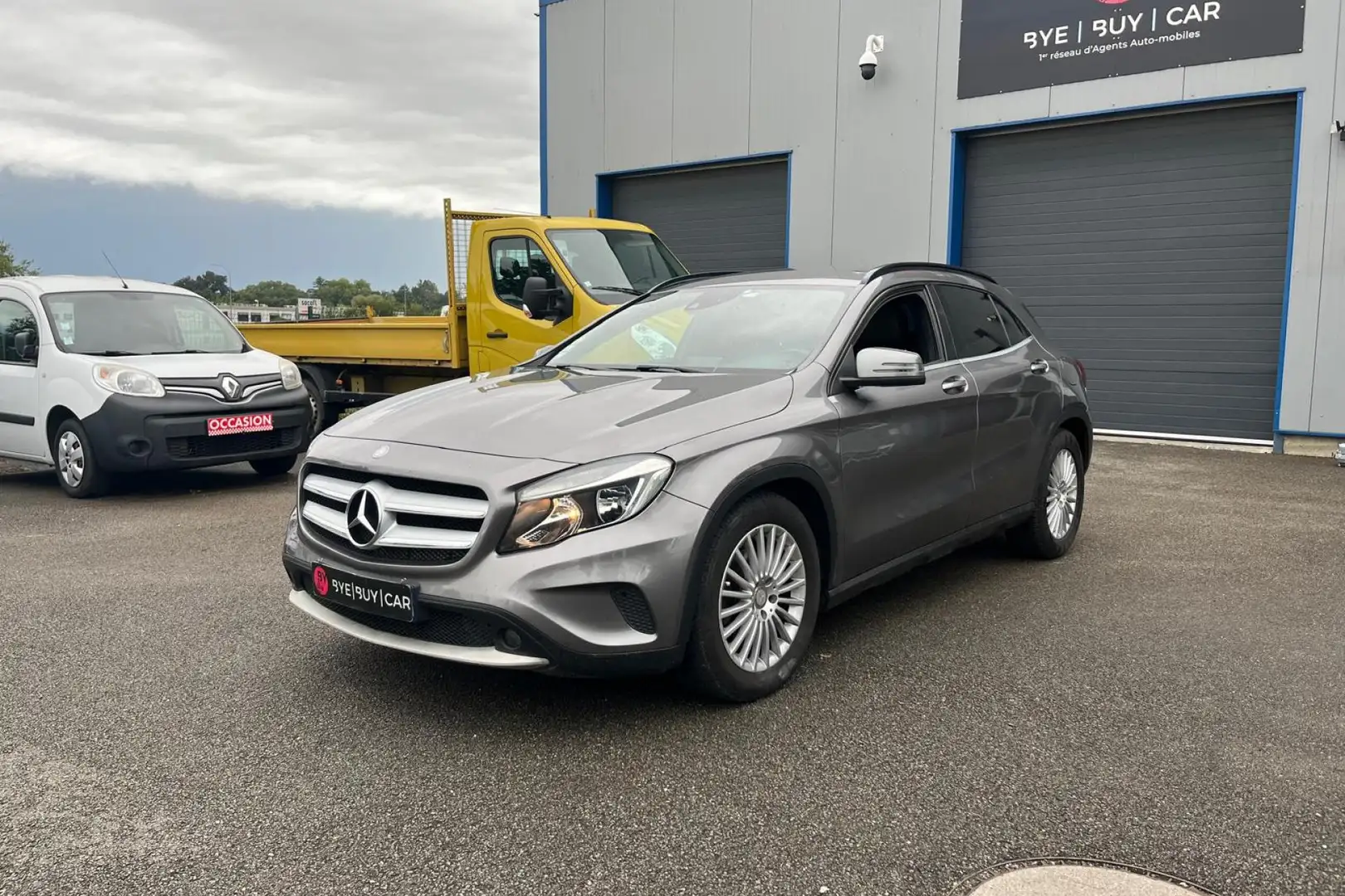 Mercedes-Benz GLA 200 GLA 200 CDI - BVA 7G-DCT Inspiration 136ch GARANTIE 12 MOIS Gris - 1