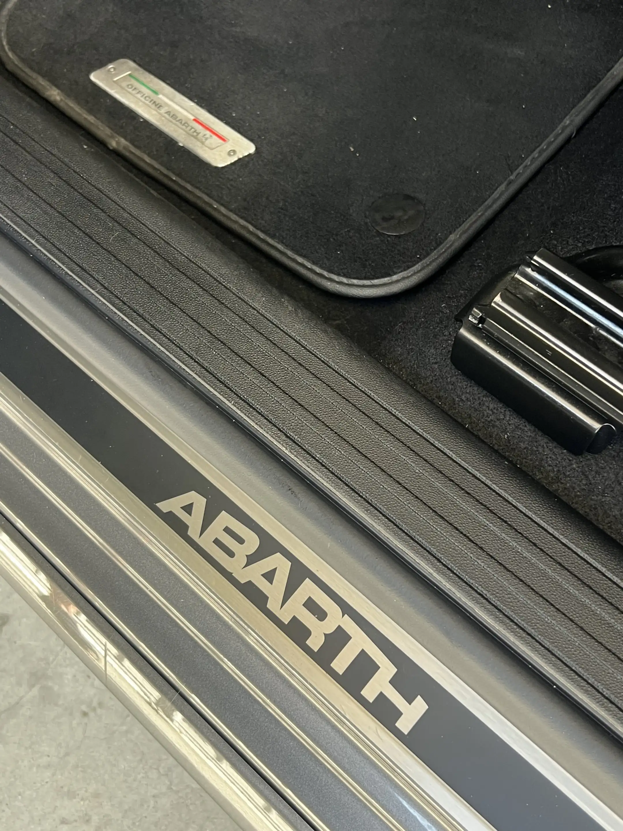 Fiat 500 Abarth 1.4 T-Jet Turismo Cabriolet 70th Anniversary I AUT — photo 33